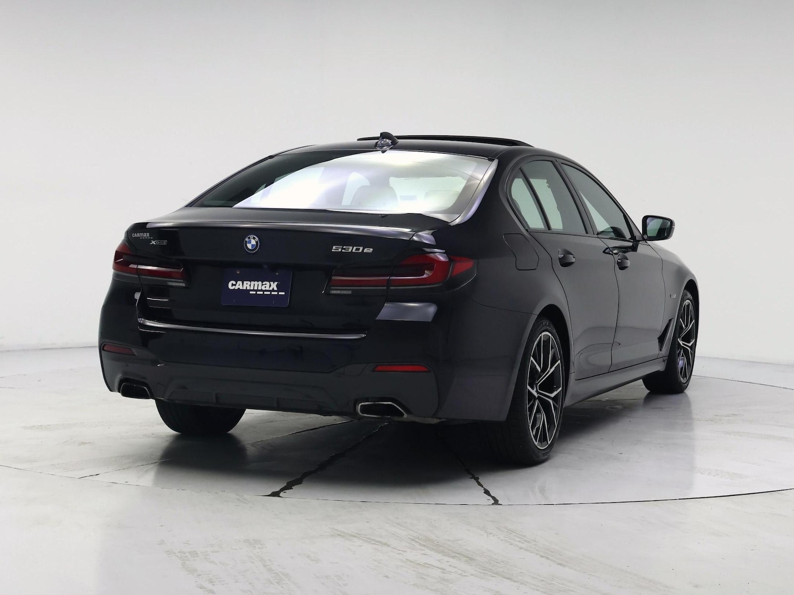 2023 BMW 5 Series 530e - Photo 9