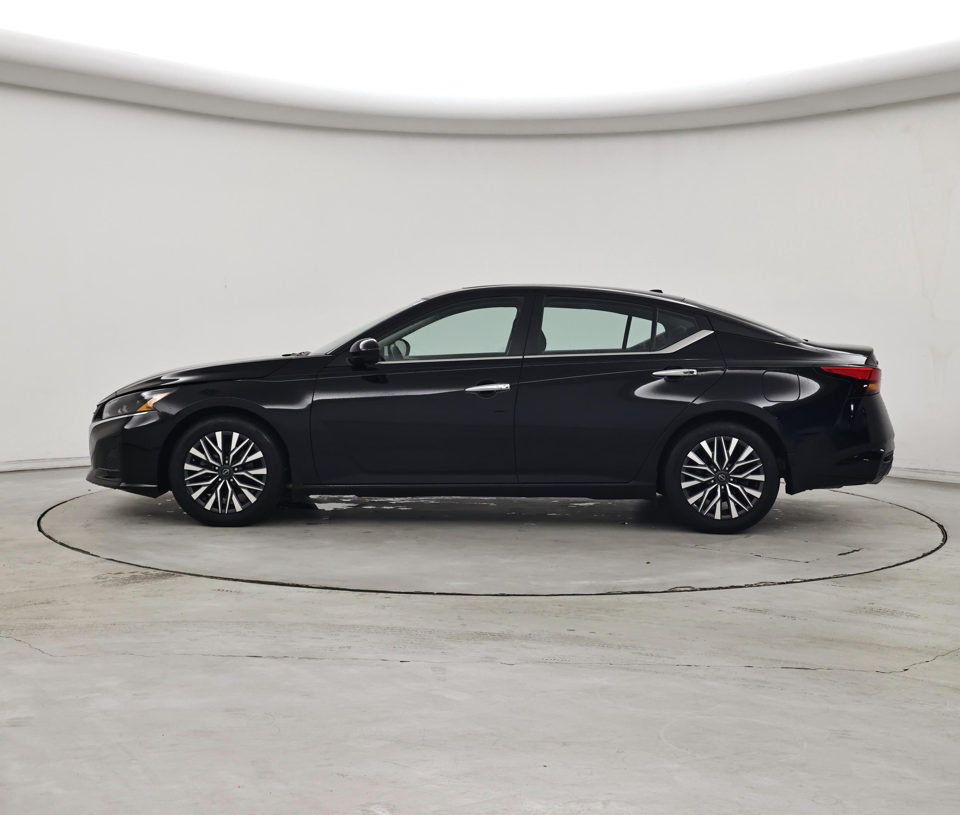 Thumbnail: 2023 Nissan Altima - 3