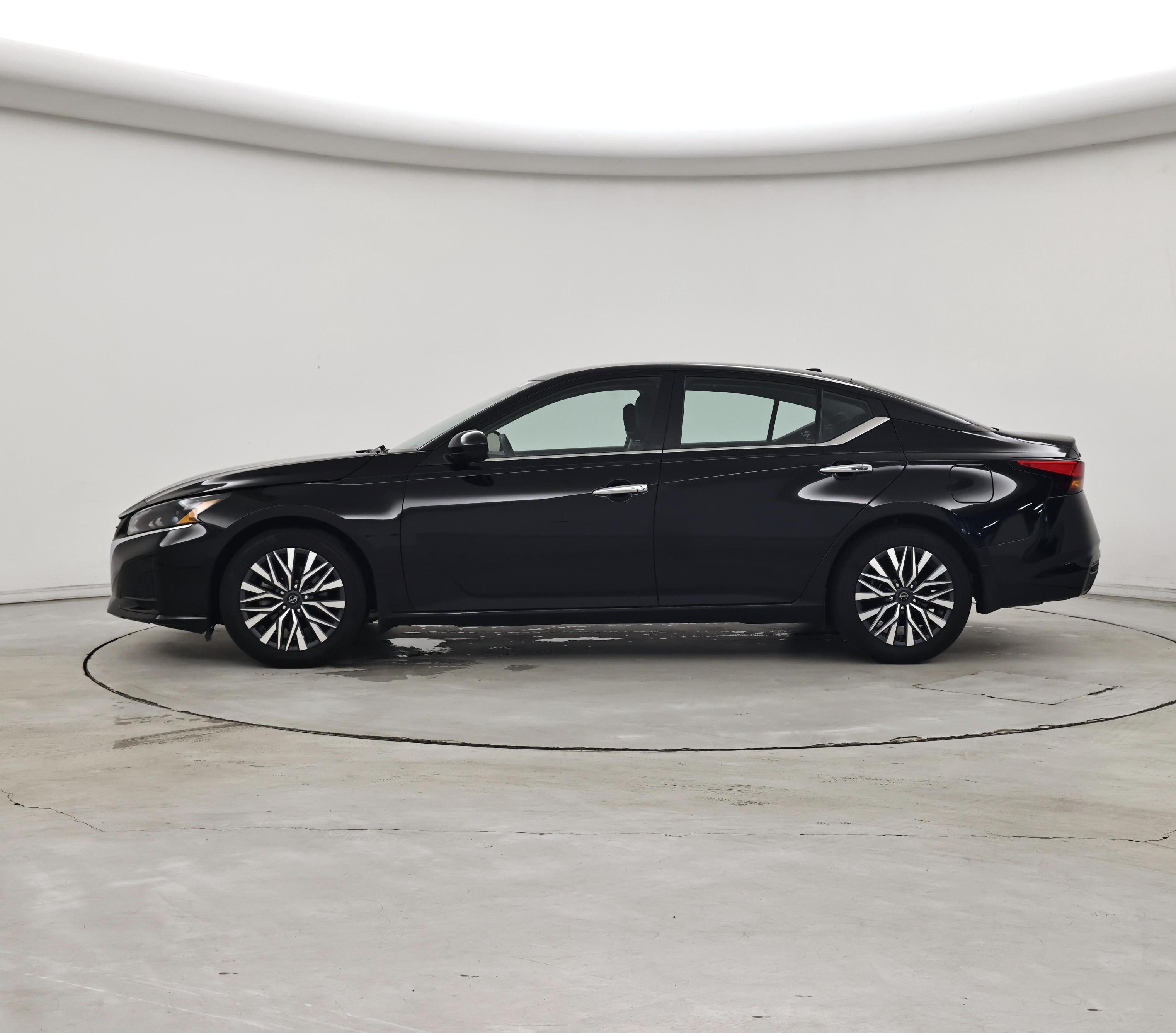 Thumbnail: 2023 Nissan Altima - 3