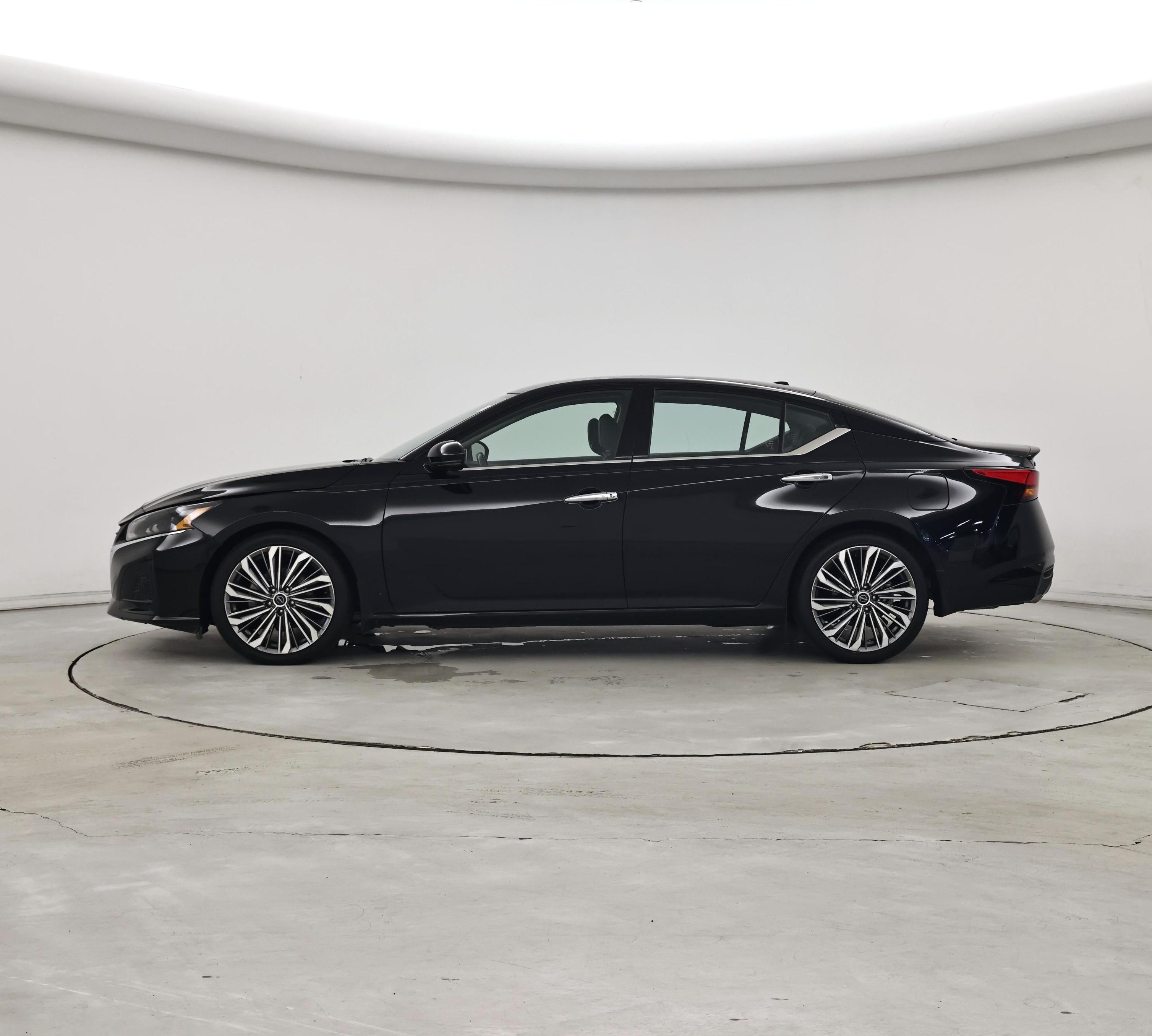 Thumbnail: 2023 Nissan Altima - 3