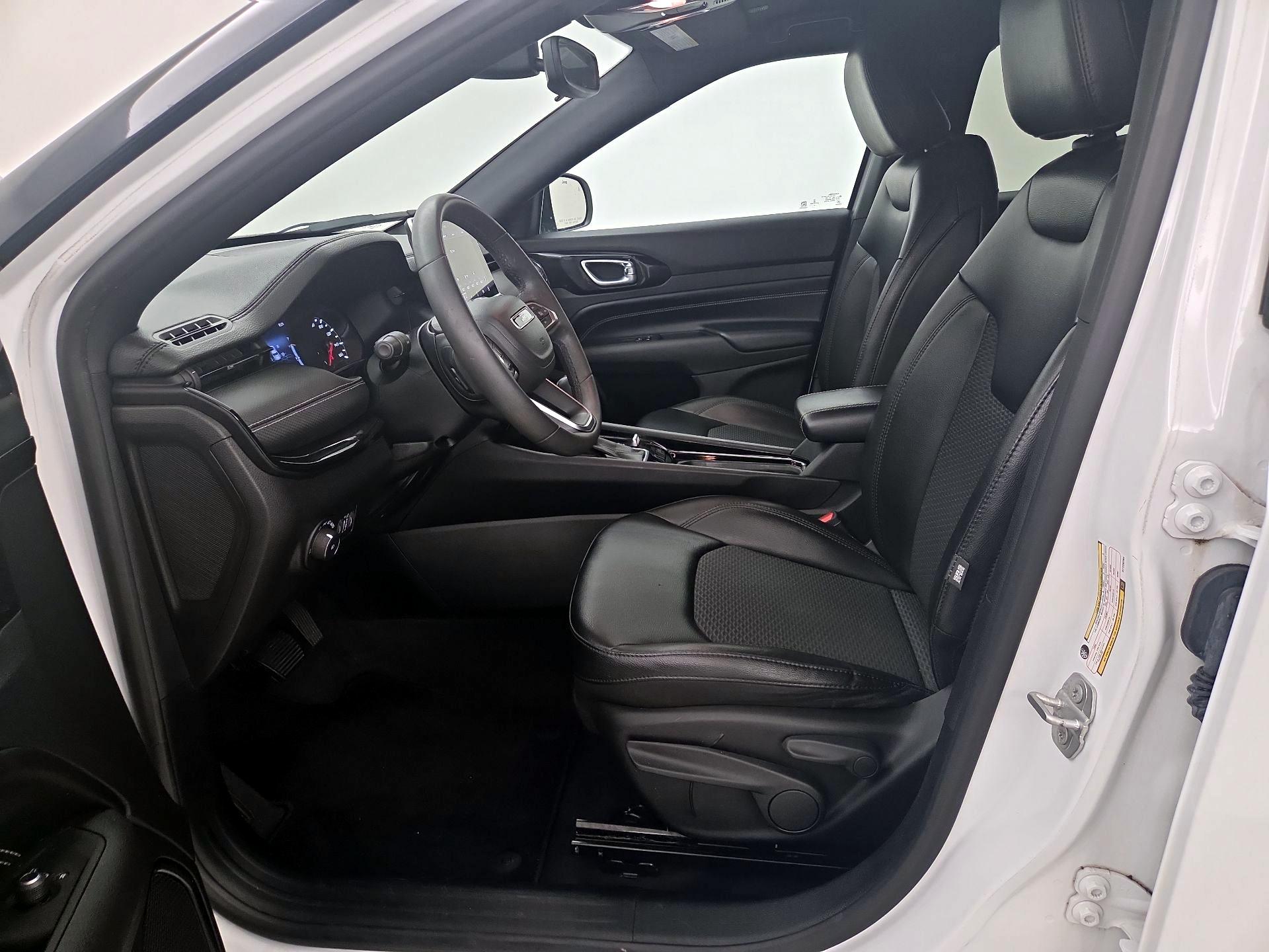 Thumbnail: 2022 Jeep Compass - 11