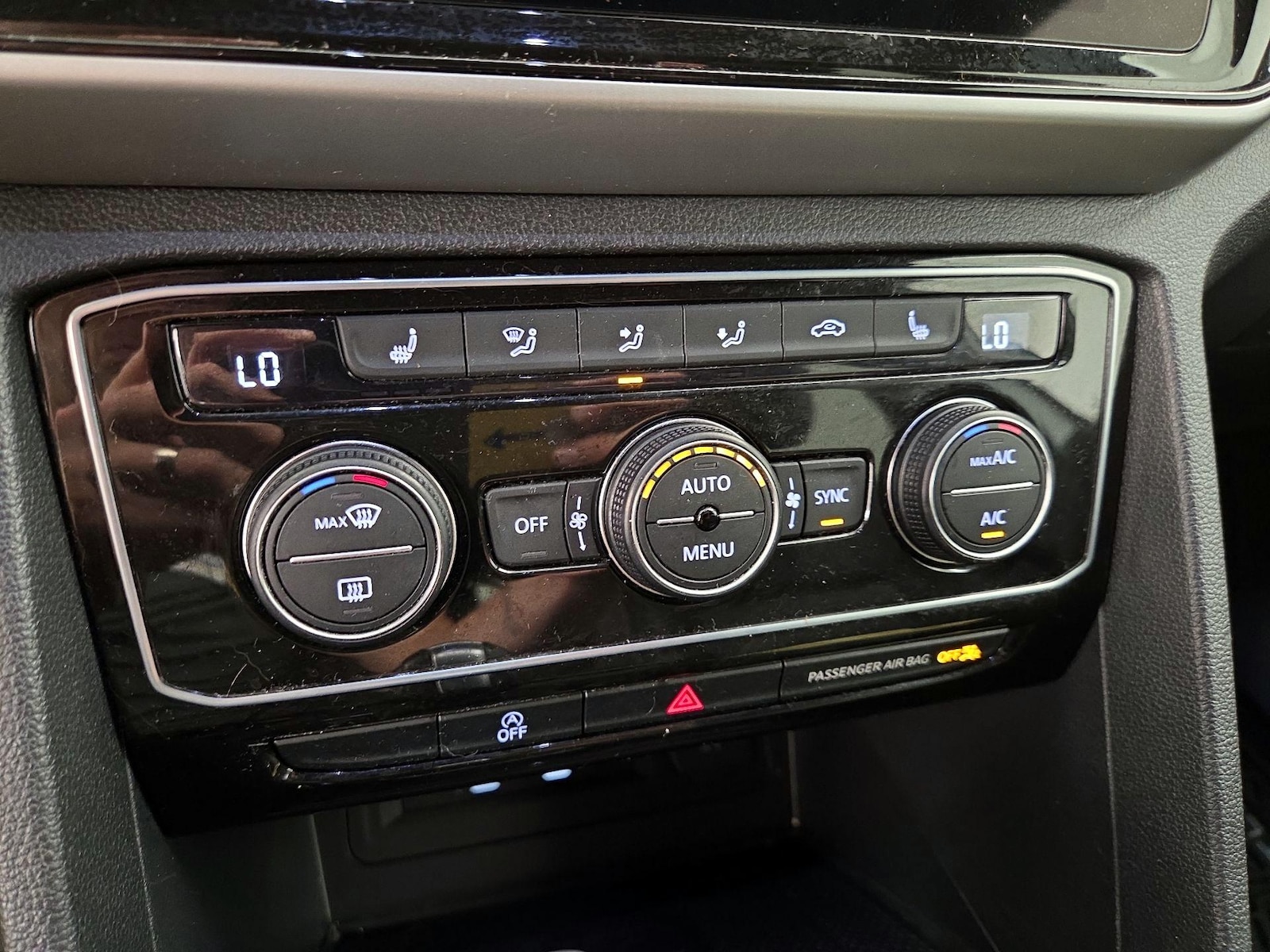 2022 Volkswagen Atlas Cross Sport SE w/Tech - Photo 17