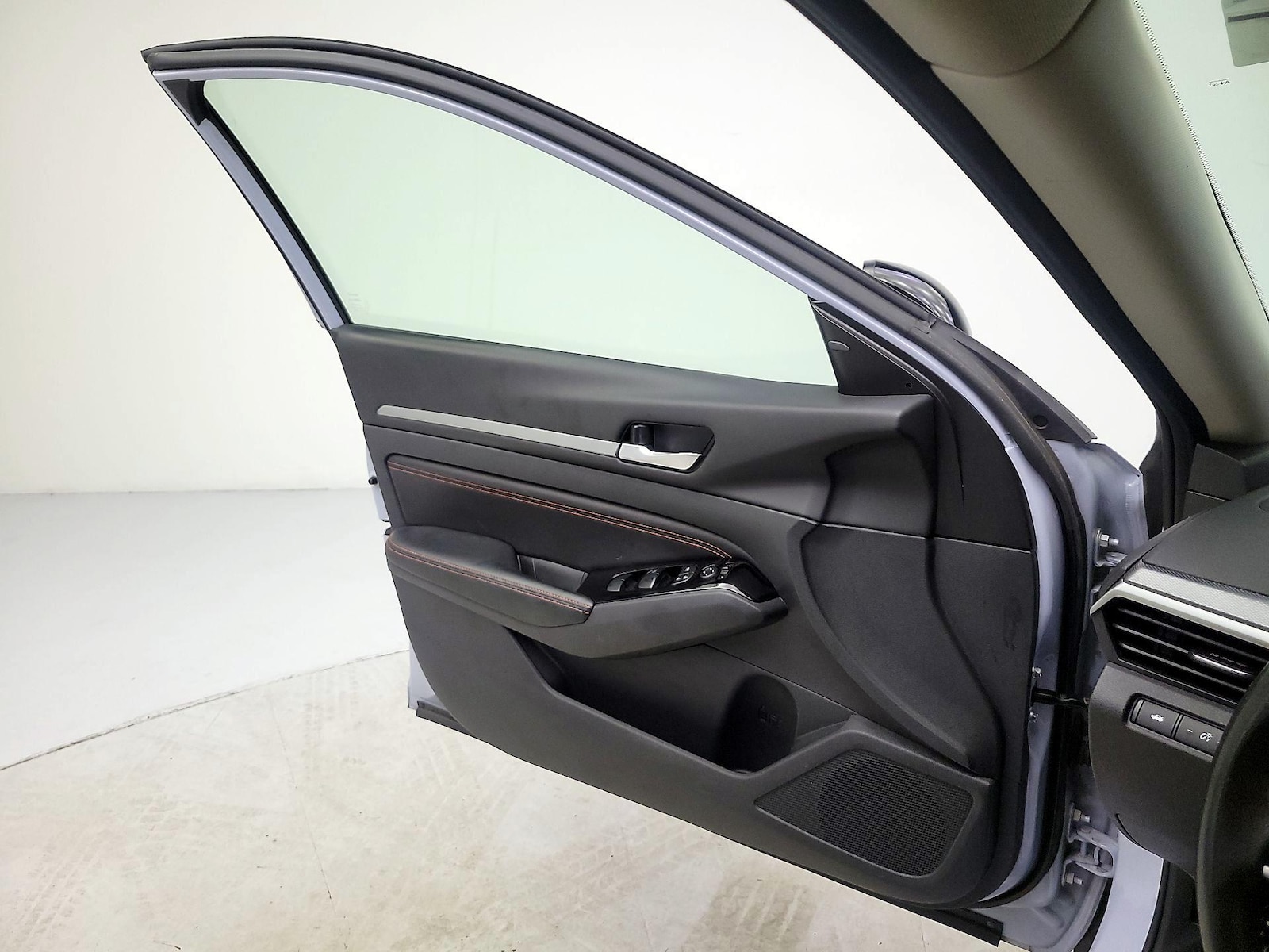 2023 Nissan Altima SR - Photo 13