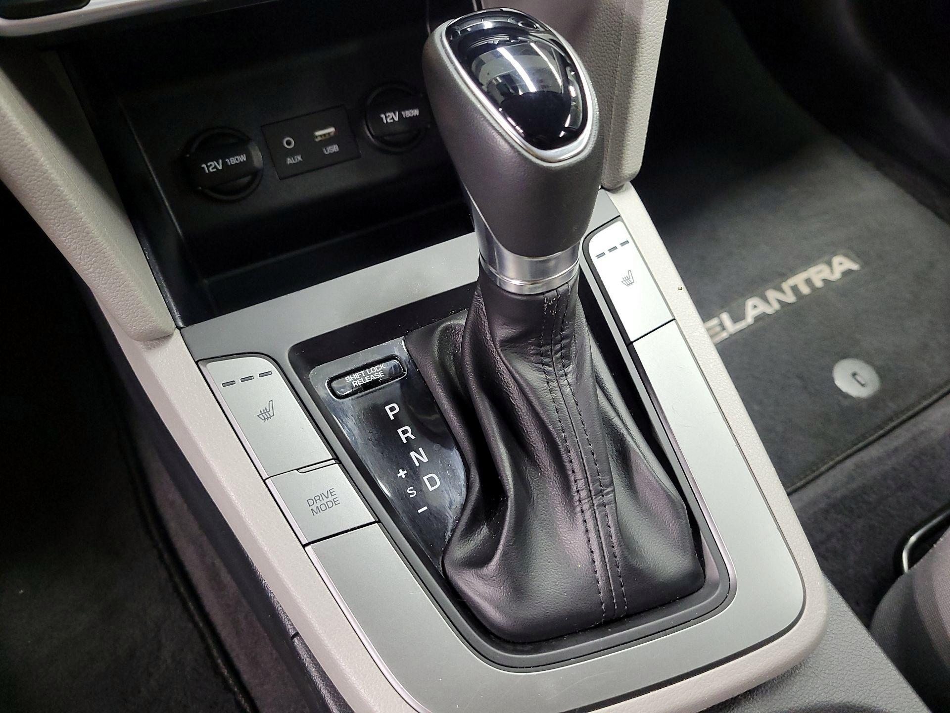 Thumbnail: 2020 Hyundai Elantra - 17