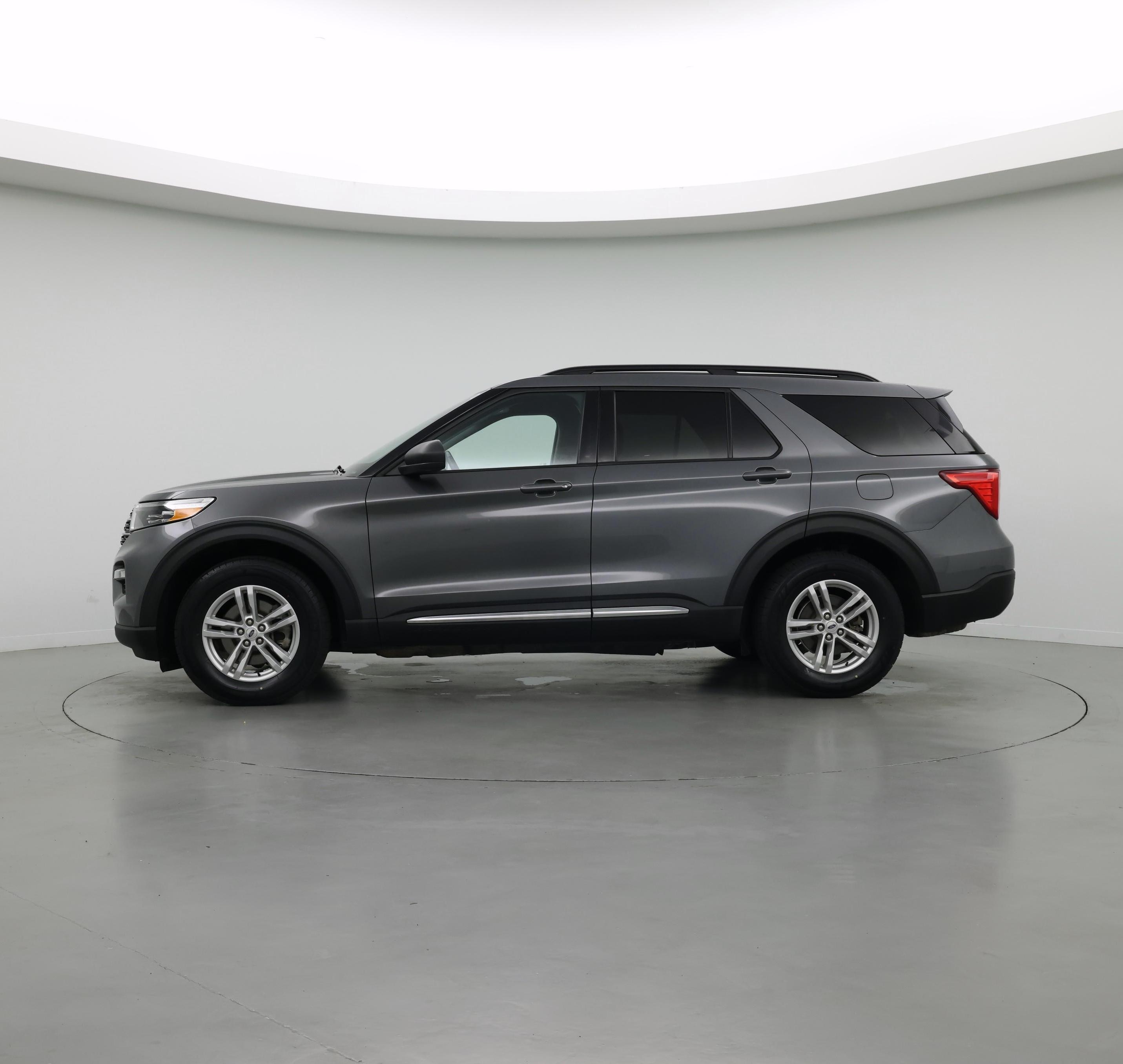 Thumbnail: 2022 Ford Explorer - 3