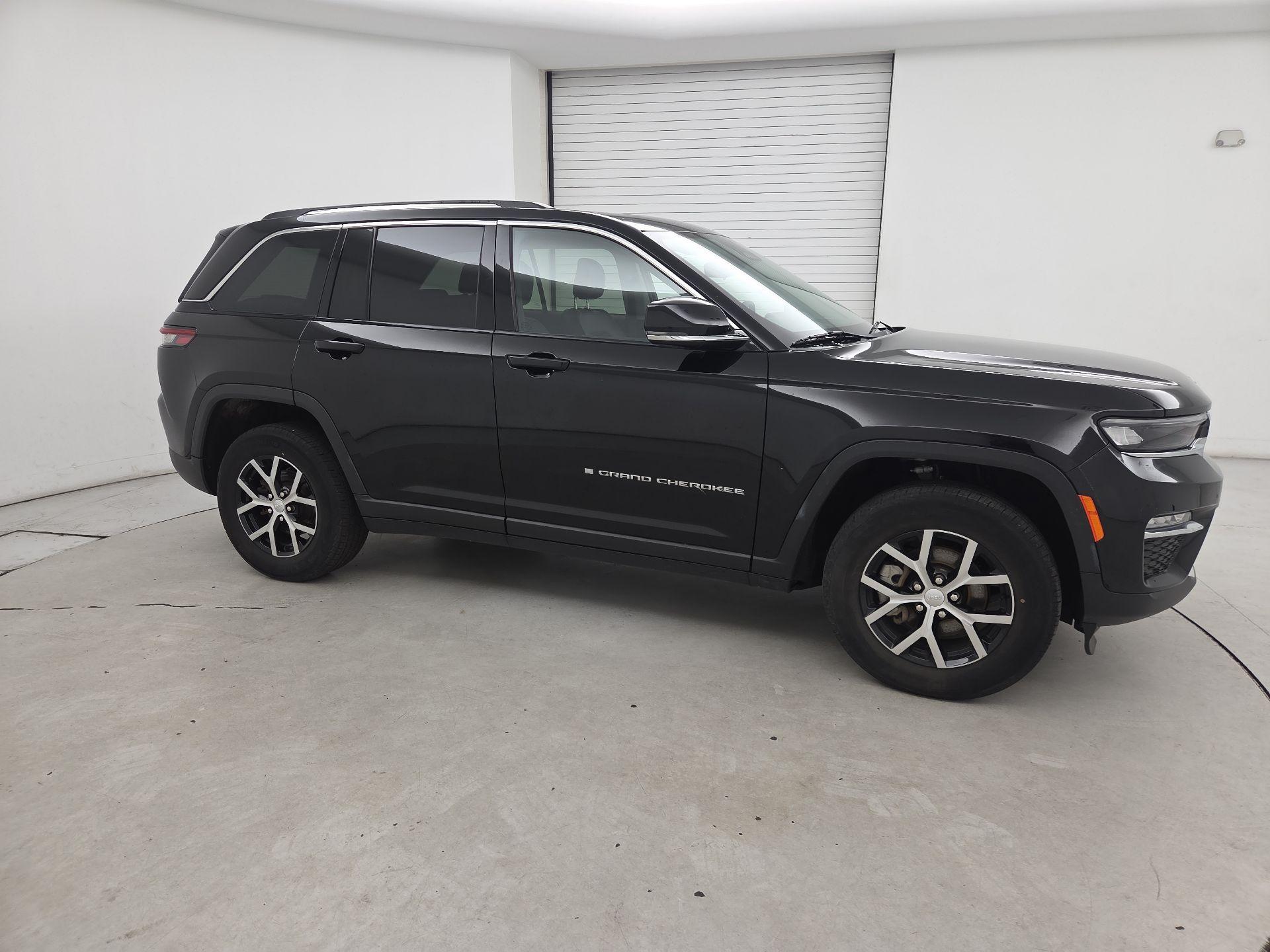 Thumbnail: 2023 Jeep Grand Cherokee - 4