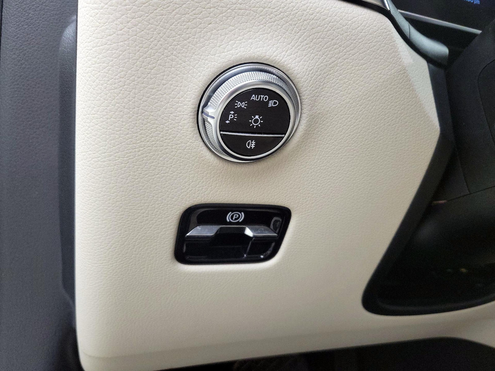 2023 Mercedes-Benz GLC GLC 300 - Photo 14