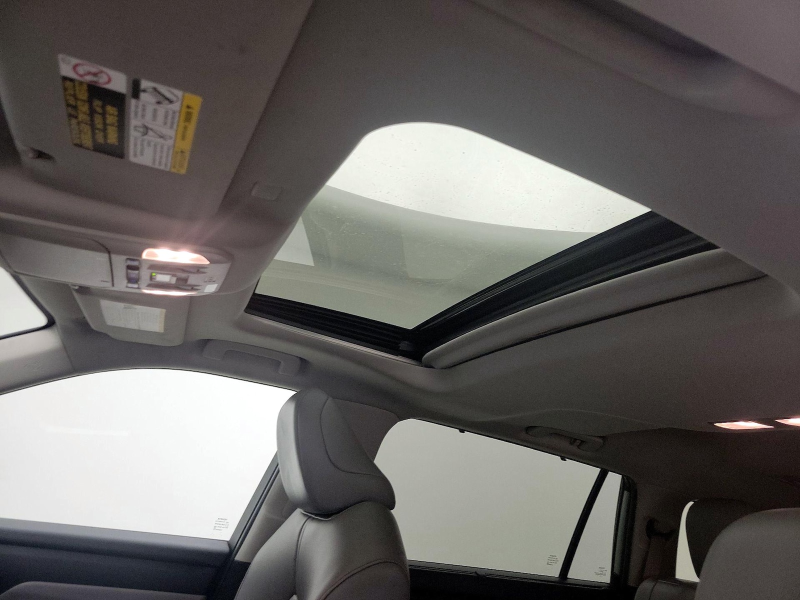 Sunroof(s) & Overhead Airbags