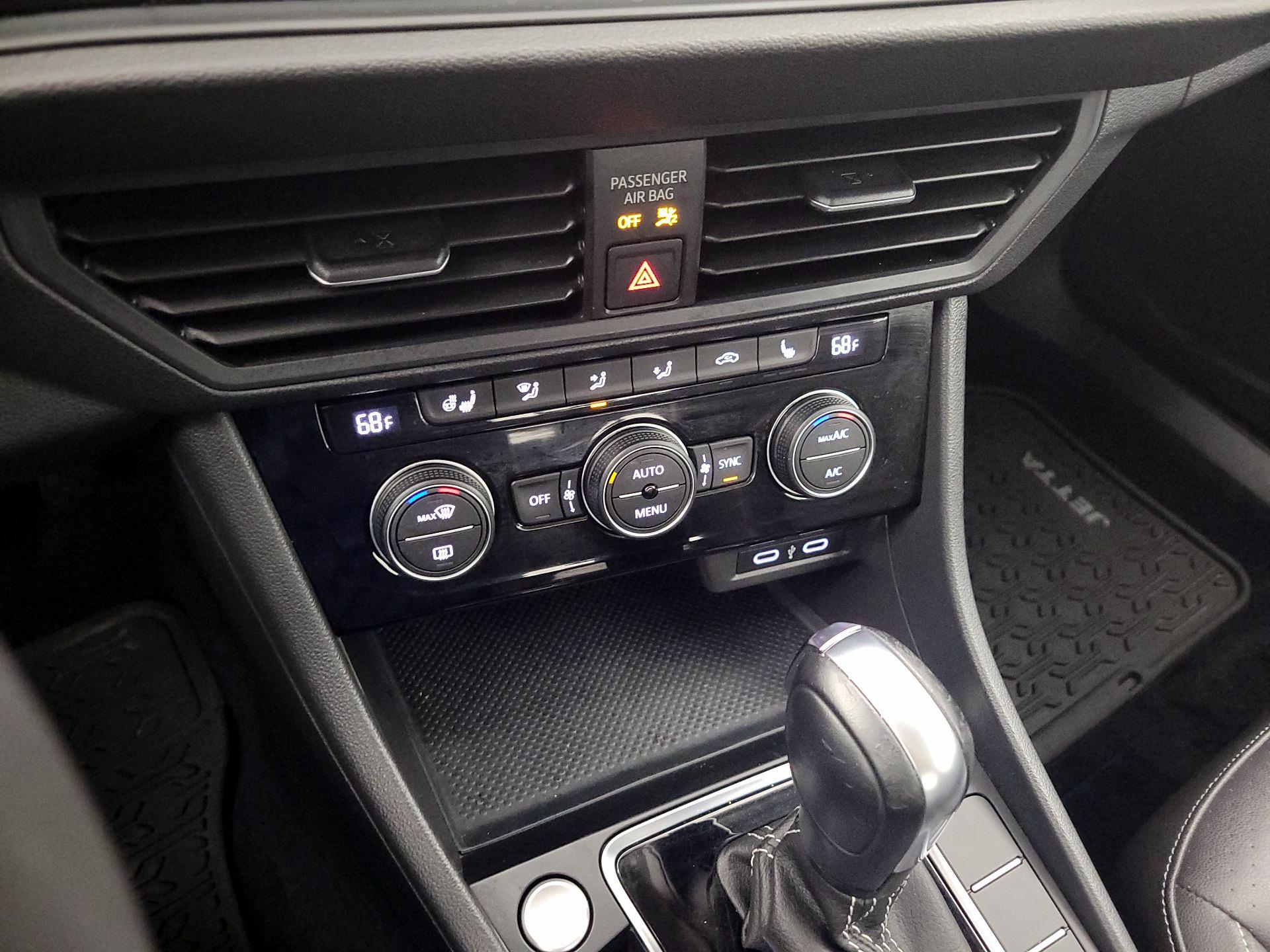 Thumbnail: 2021 Volkswagen Jetta - 16