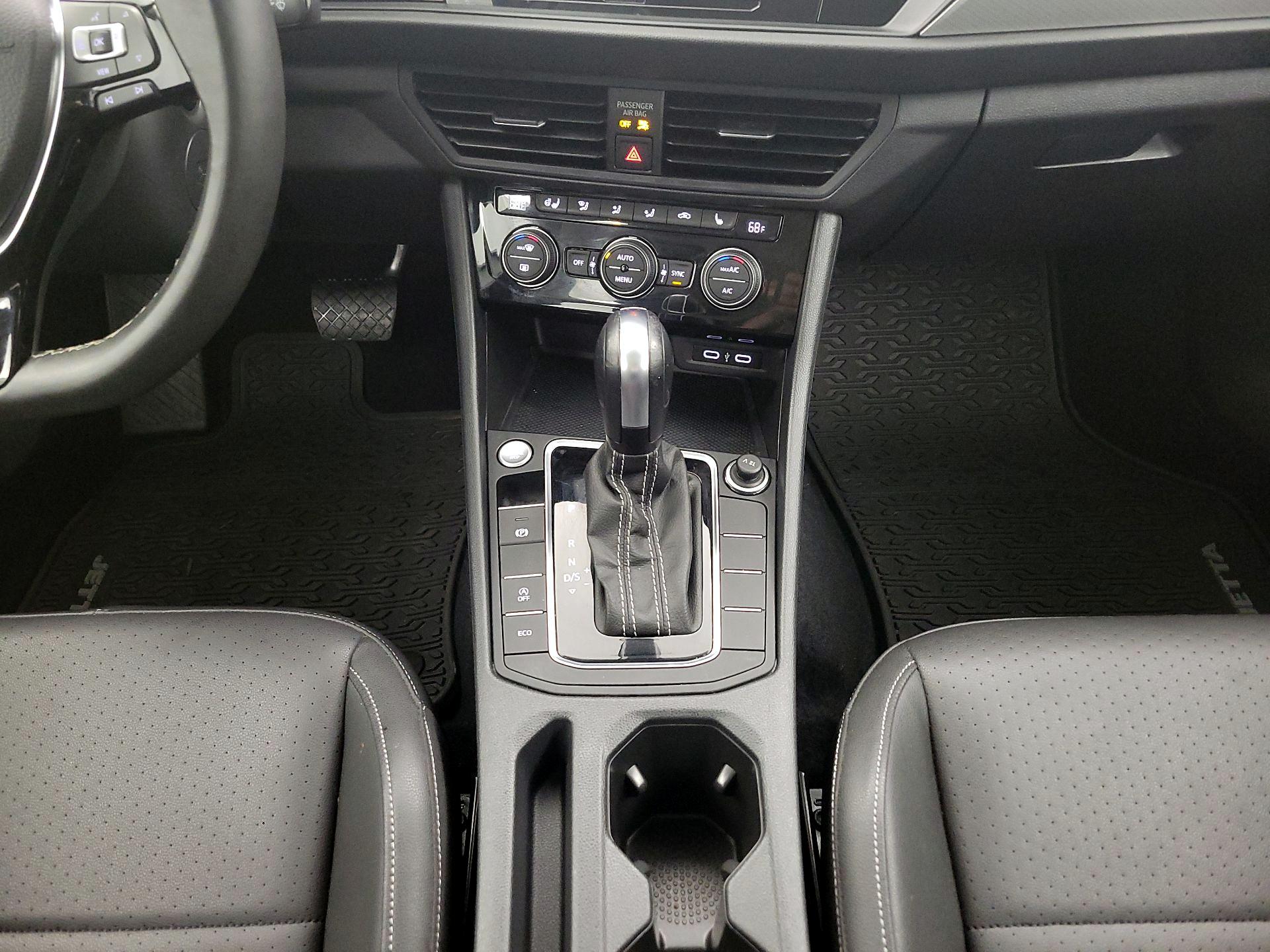 Thumbnail: 2021 Volkswagen Jetta - 17