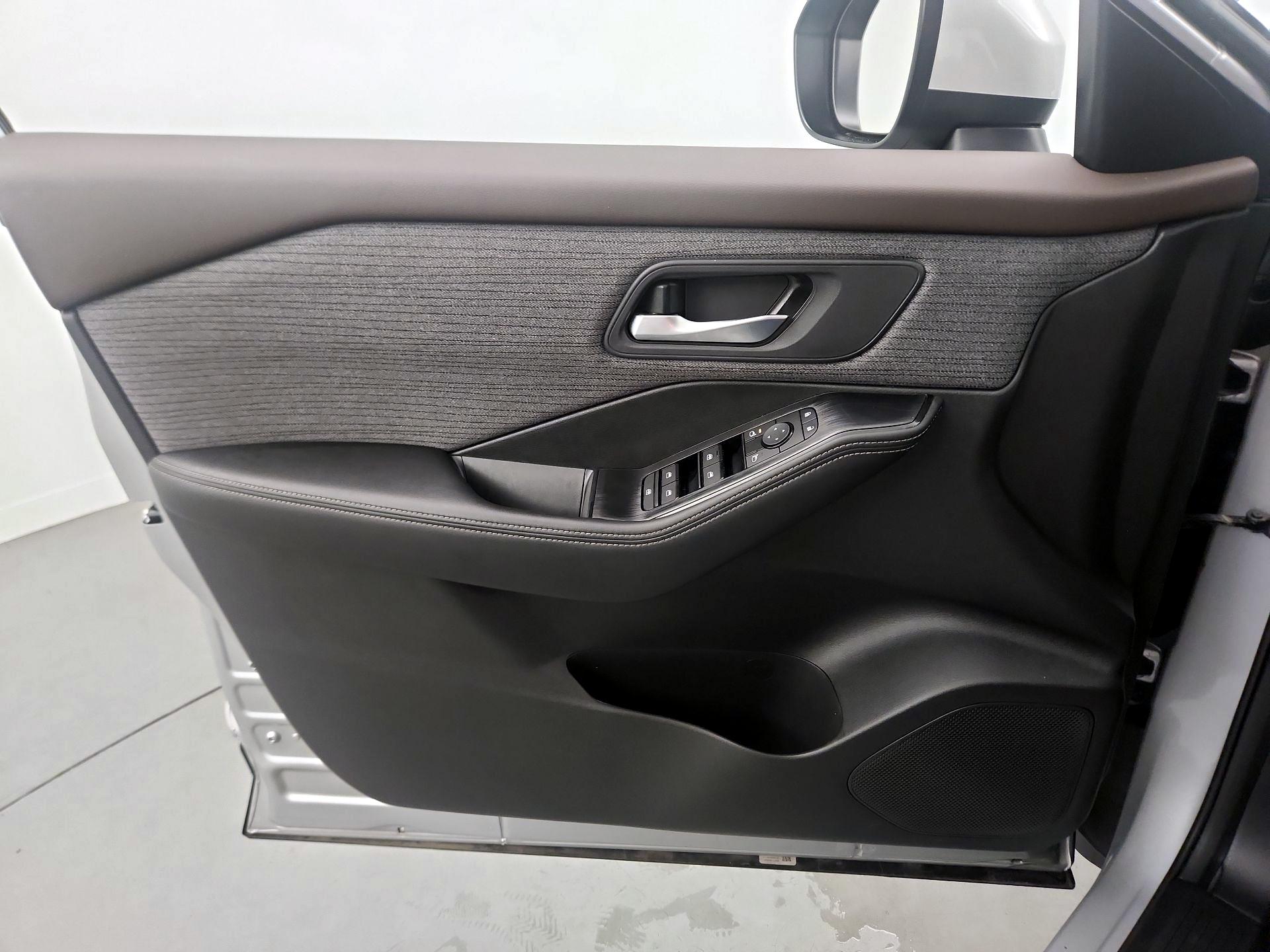 Thumbnail: 2023 Nissan Rogue - 12