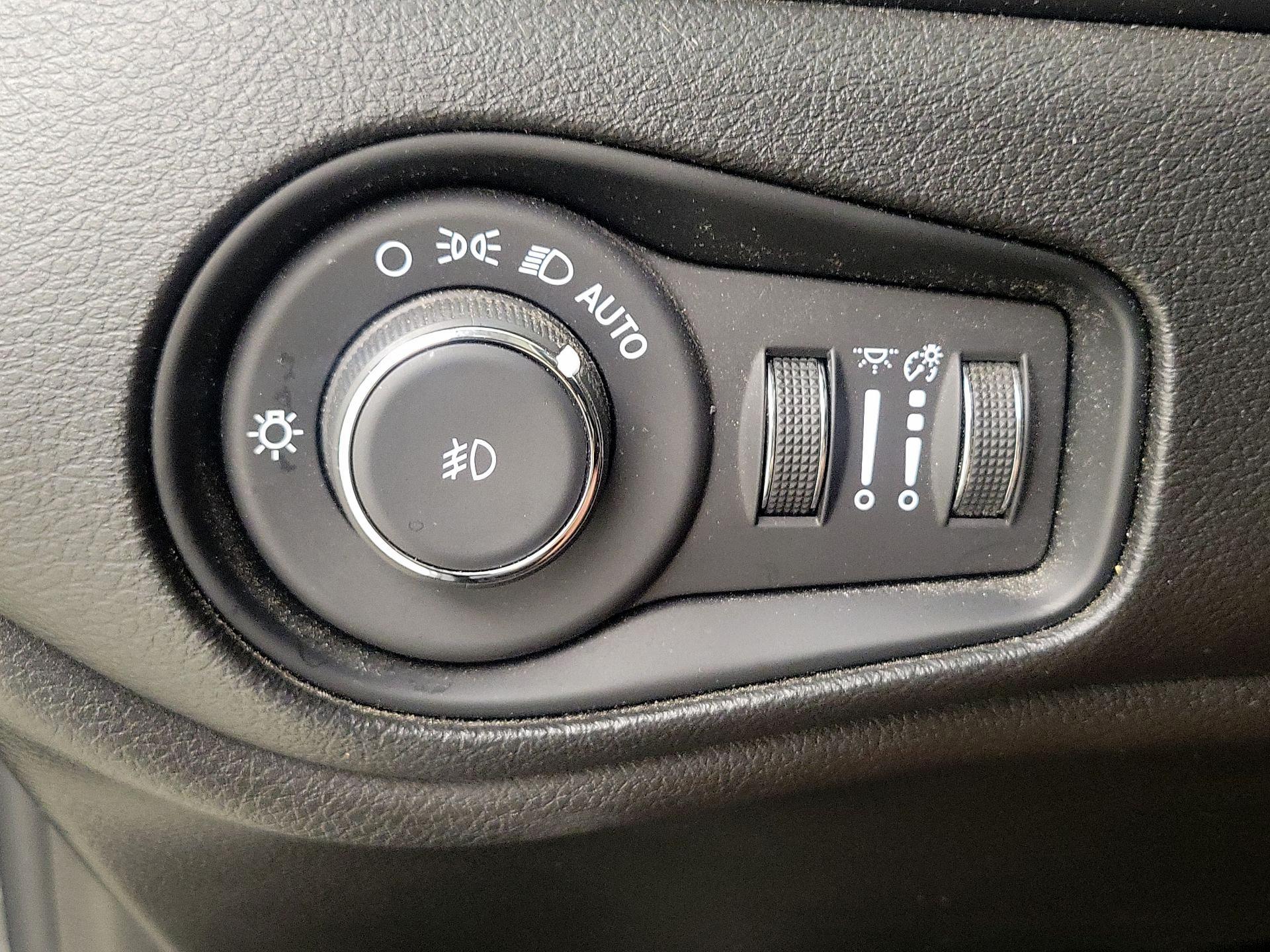 Thumbnail: 2021 Jeep Renegade - 13