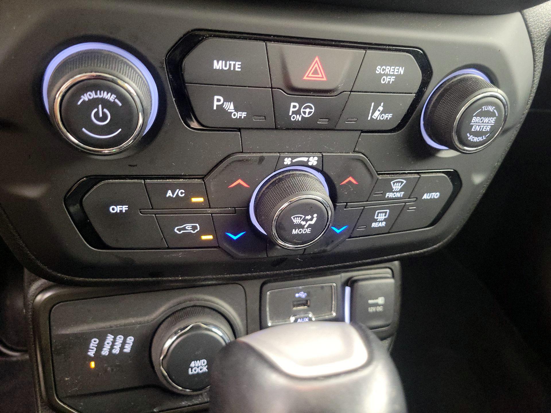 Thumbnail: 2021 Jeep Renegade - 17