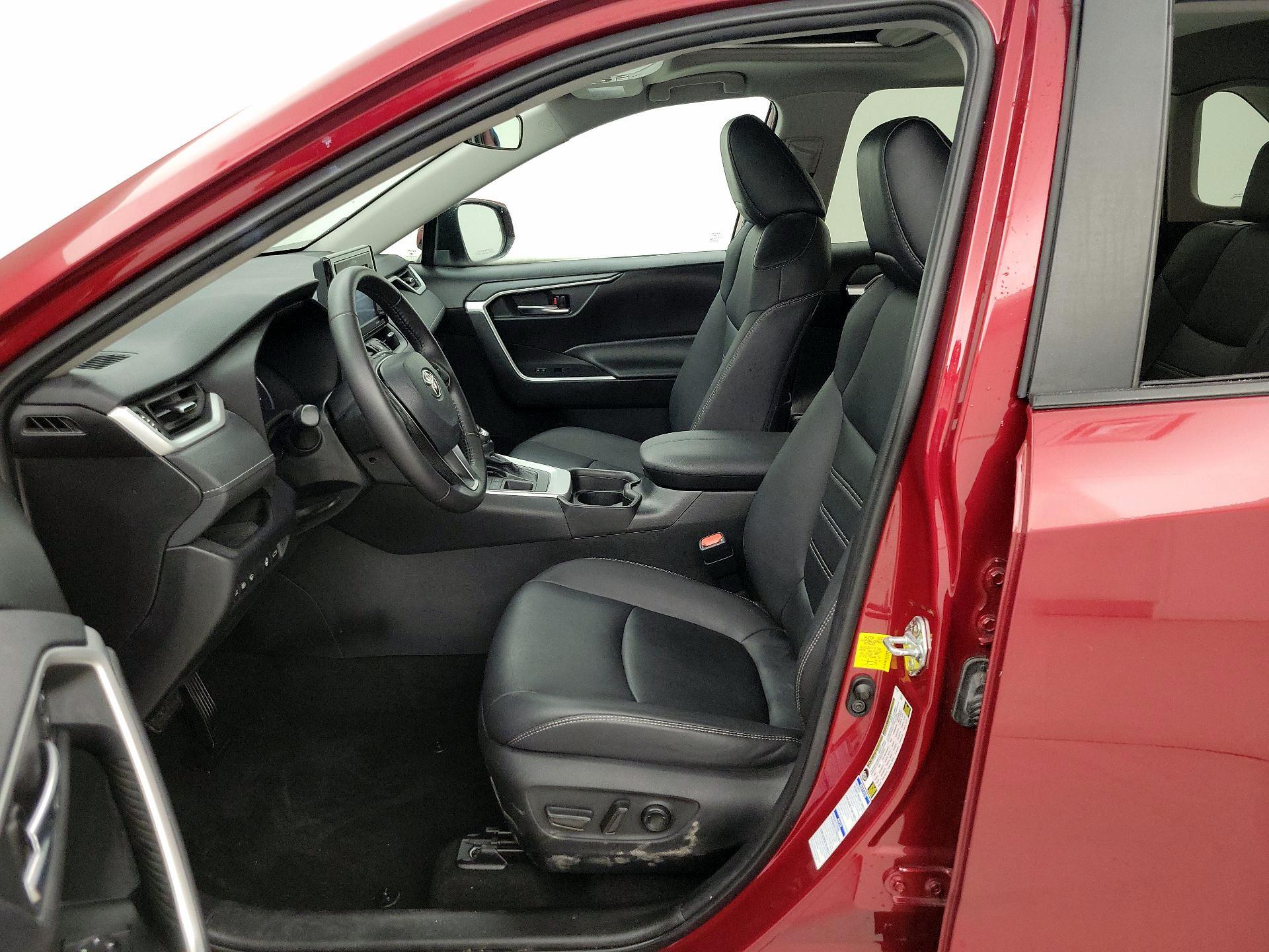 Thumbnail: 2021 Toyota RAV4 - 11