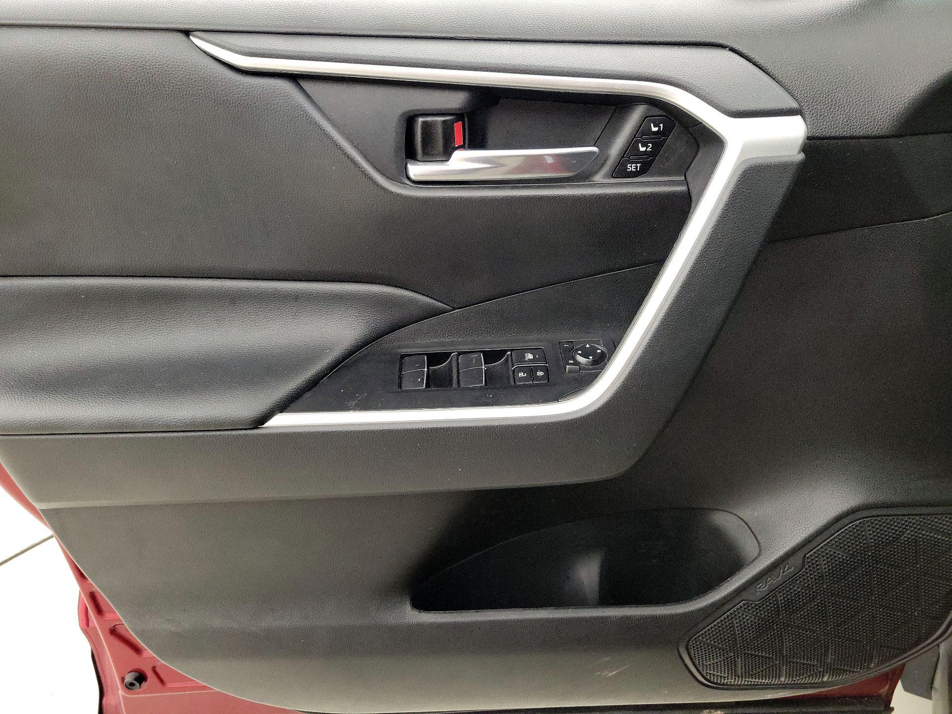 Thumbnail: 2021 Toyota RAV4 - 12