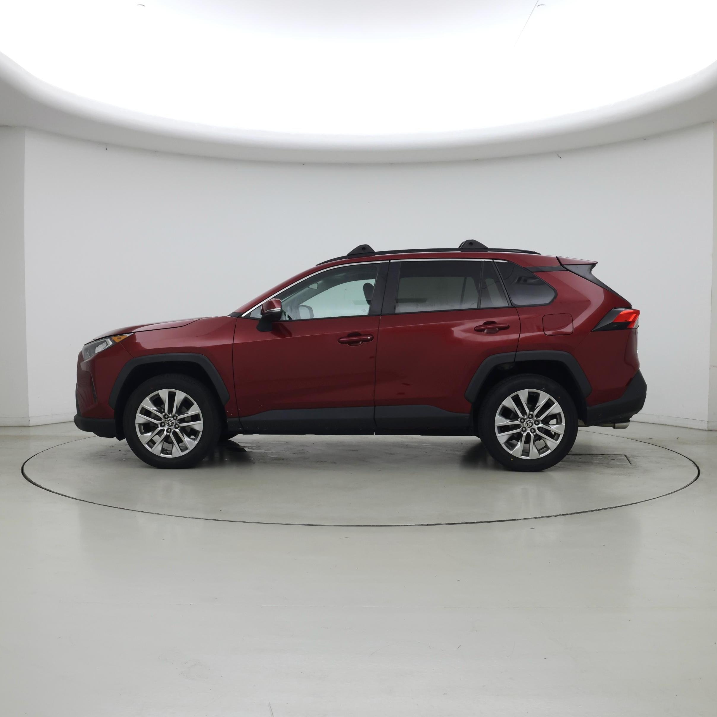 Thumbnail: 2021 Toyota RAV4 - 3
