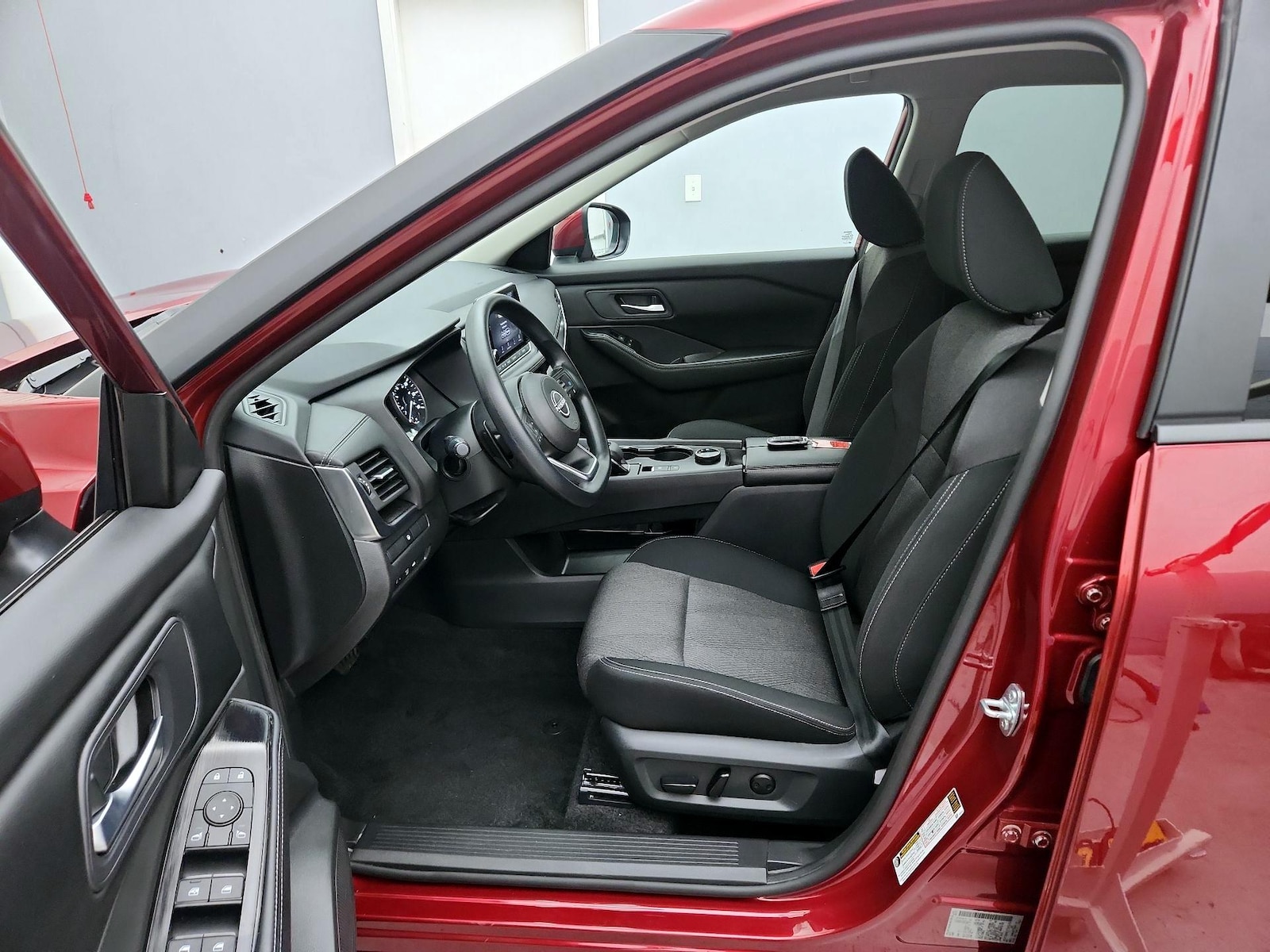 2024 Nissan Rogue SV - Photo 12
