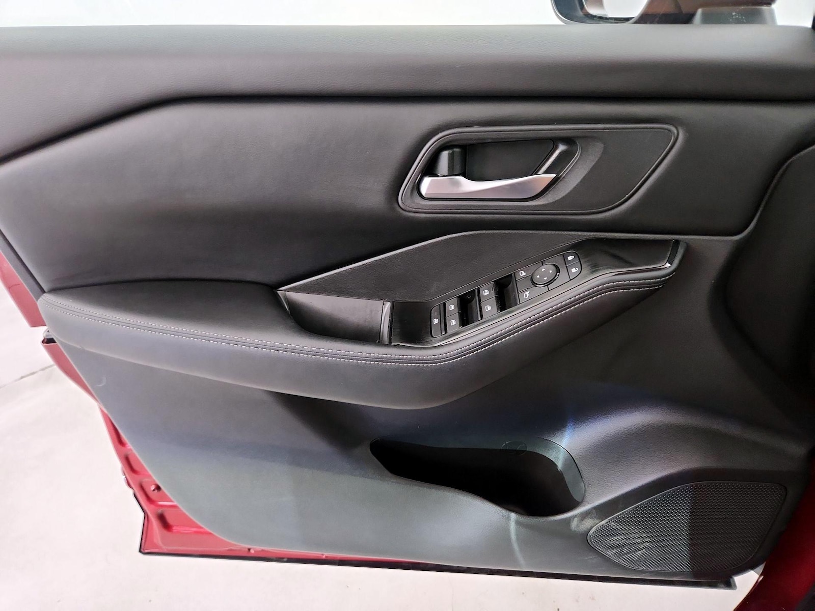 2024 Nissan Rogue SV - Photo 13