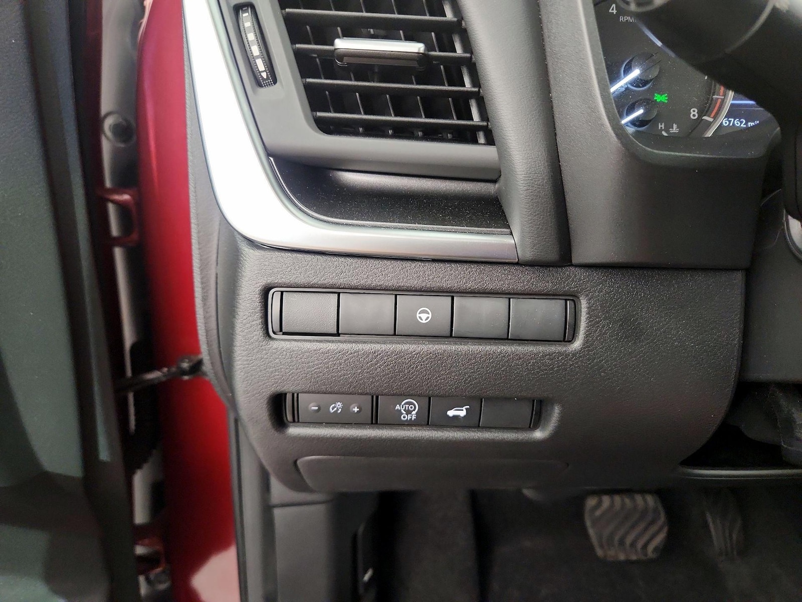 2024 Nissan Rogue SV - Photo 14