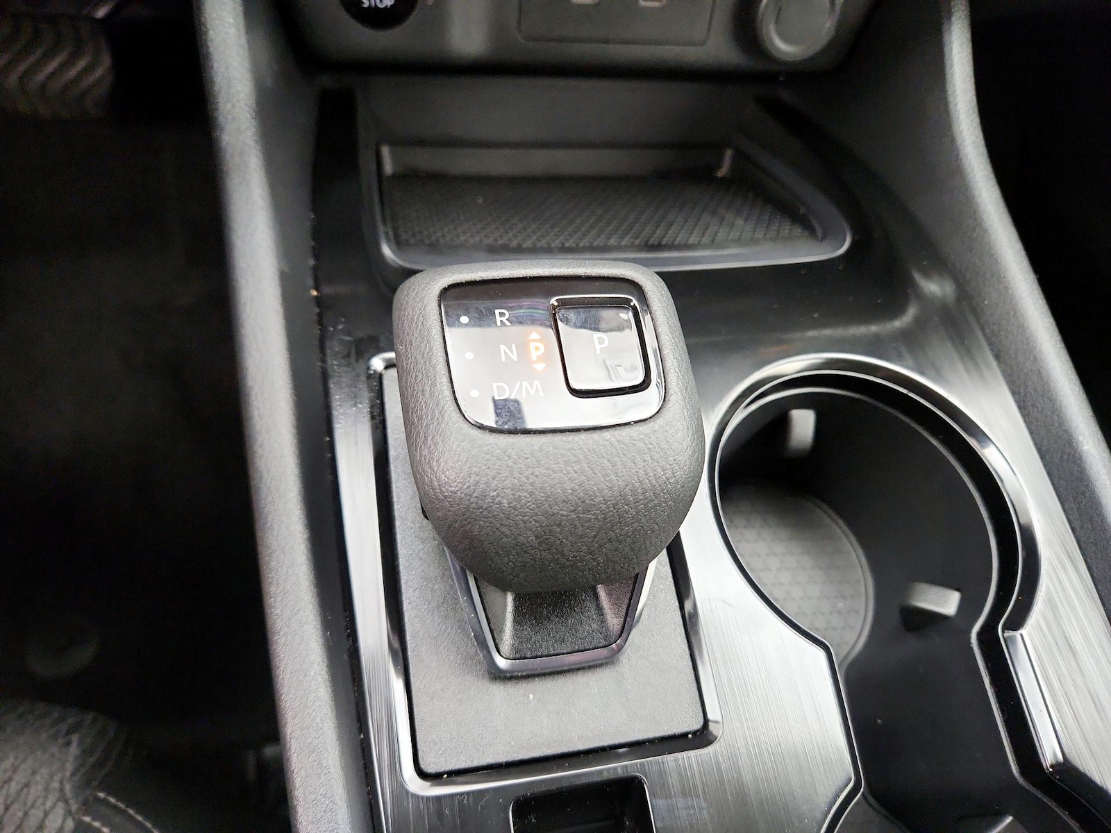 2024 Nissan Rogue SV - Photo 18