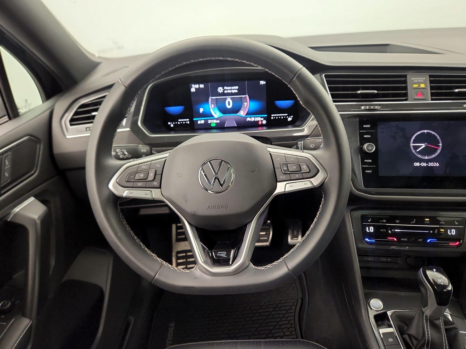 Thumbnail: 2023 Volkswagen Tiguan - 10