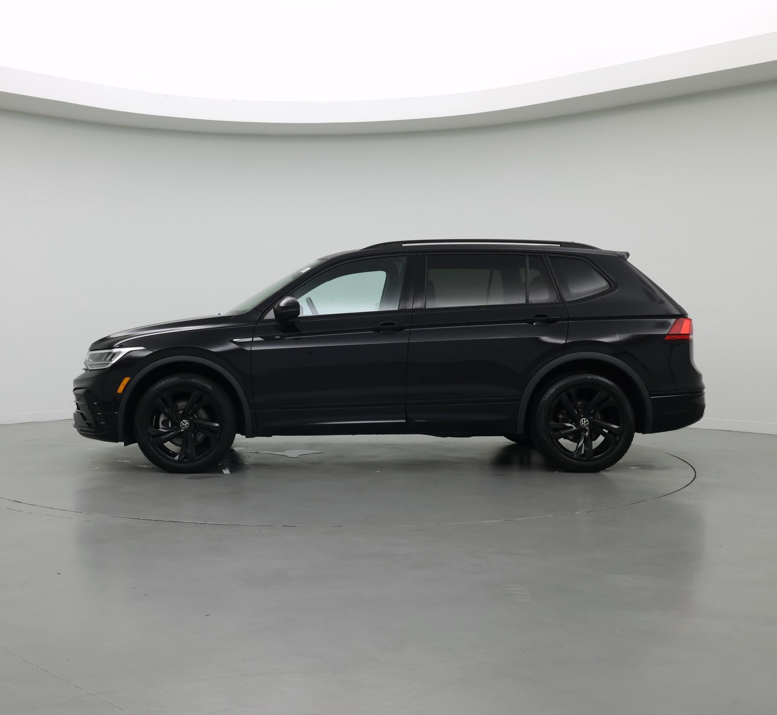 Thumbnail: 2023 Volkswagen Tiguan - 3