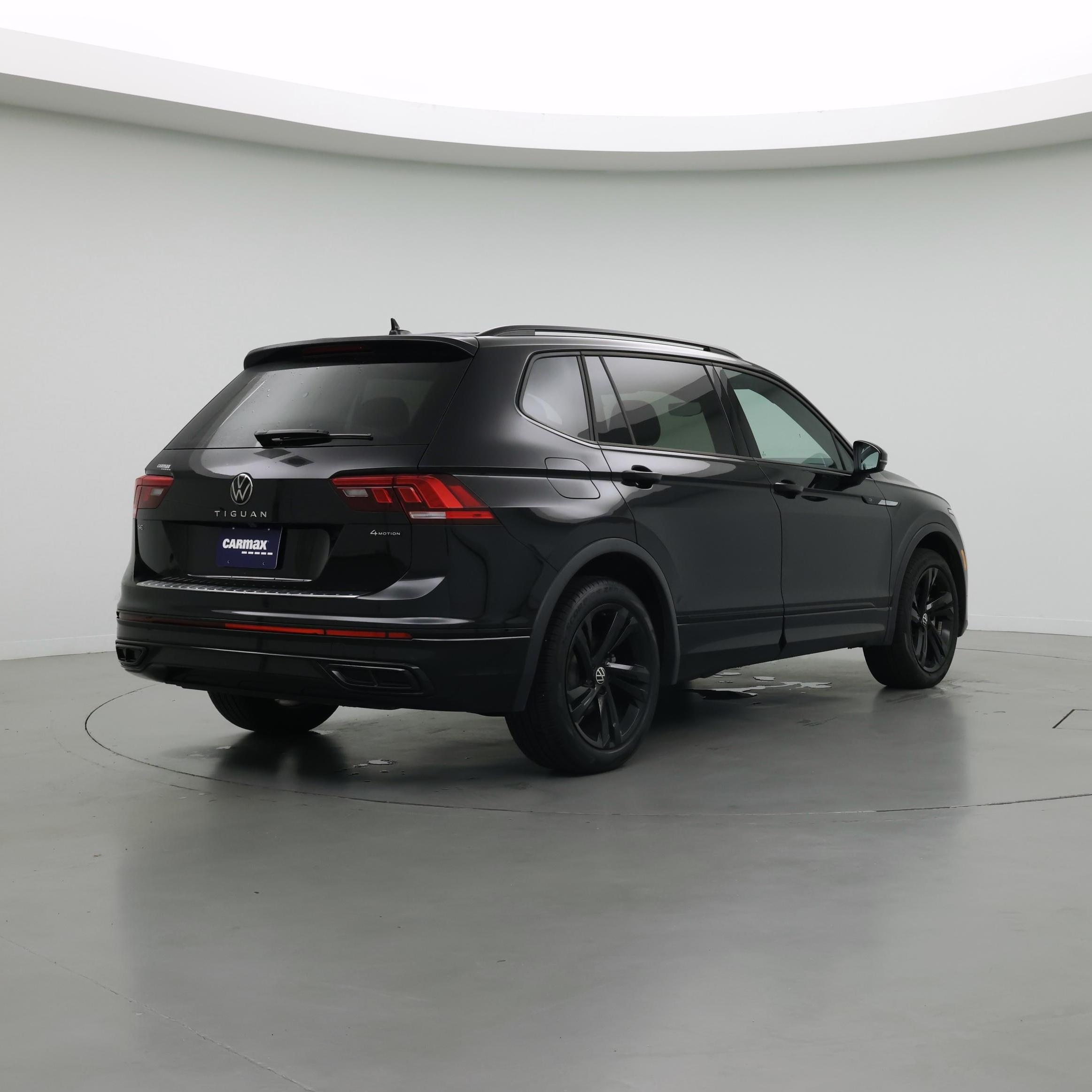 Thumbnail: 2023 Volkswagen Tiguan - 8