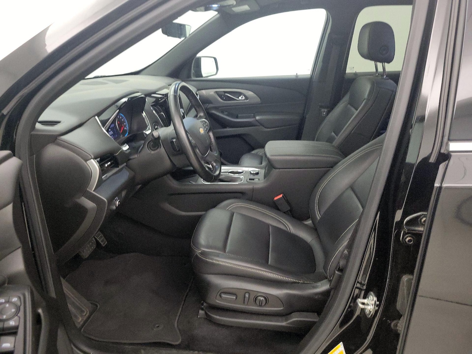 2023 Chevrolet Traverse 3LT - Photo 12