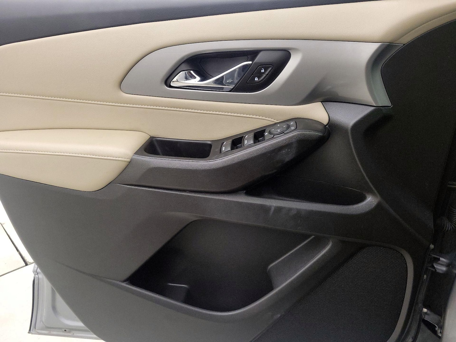 2023 Chevrolet Traverse LS - Photo 13