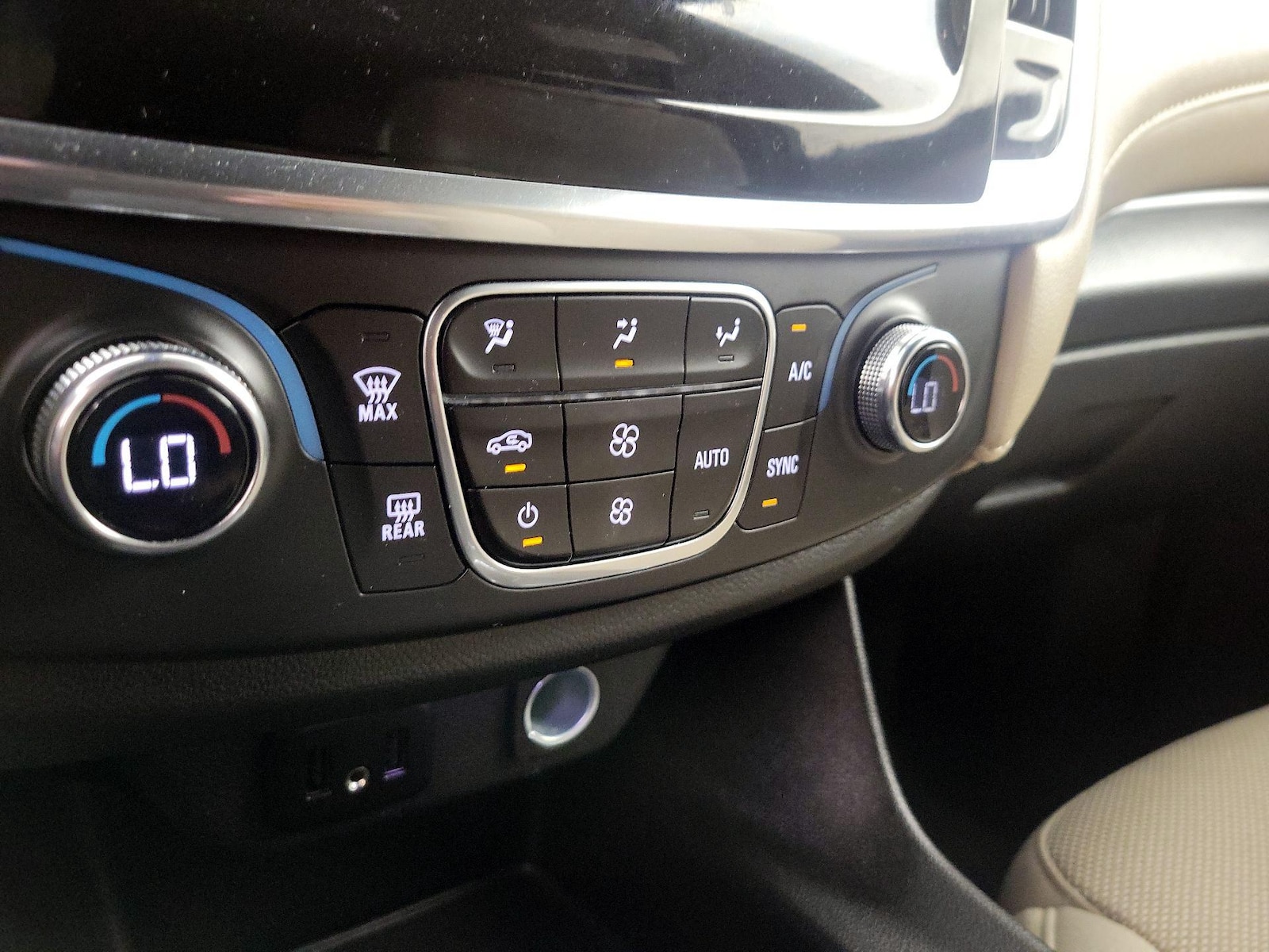 2023 Chevrolet Traverse LS - Photo 17