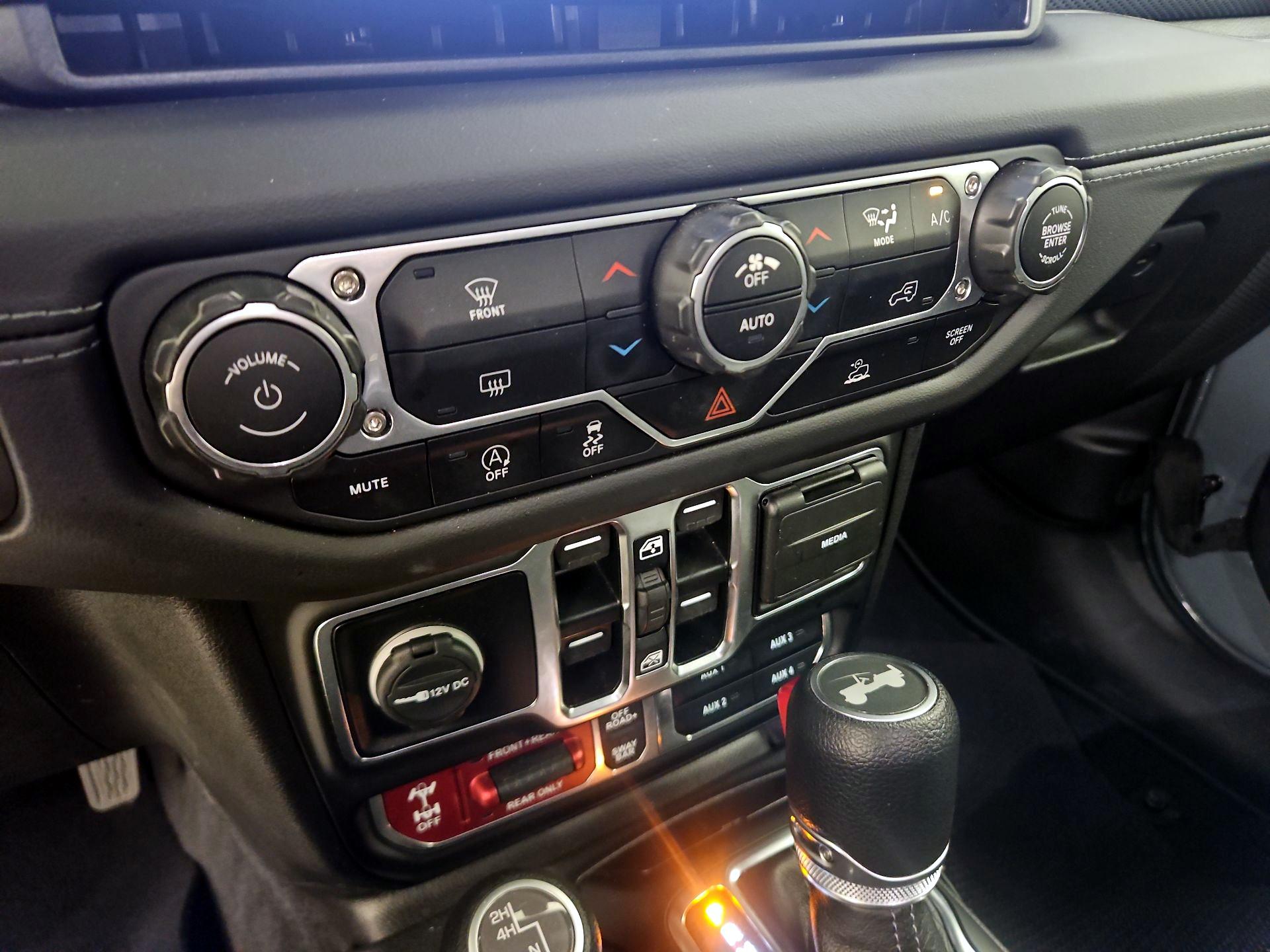 Thumbnail: 2025 Jeep Wrangler - 16