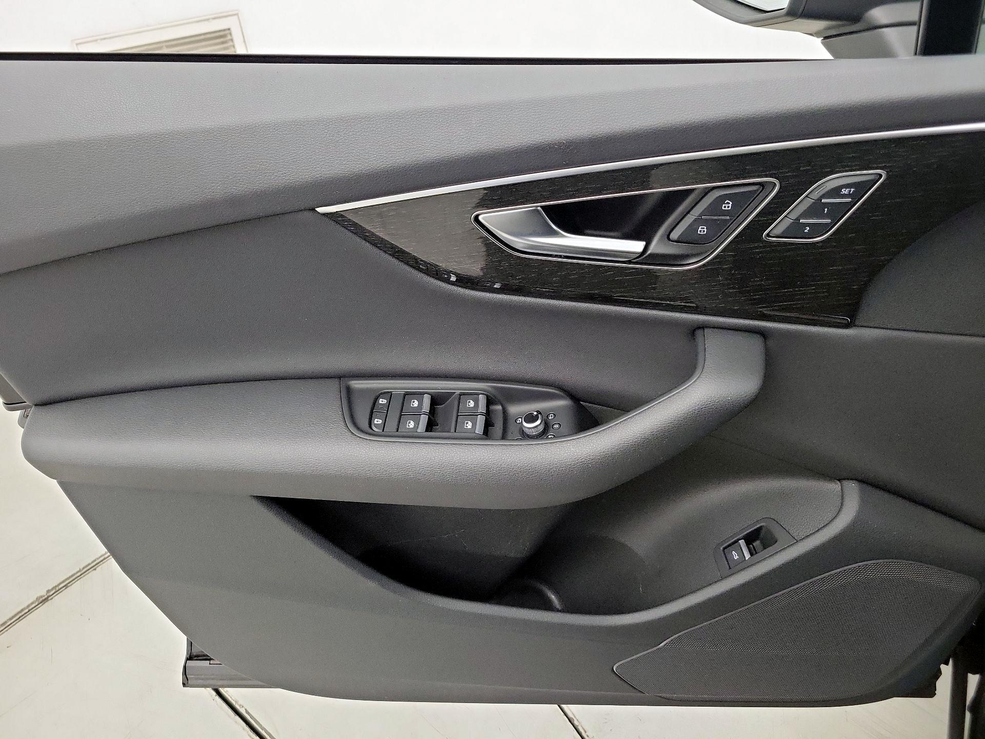Thumbnail: 2023 Audi Q7 - 12