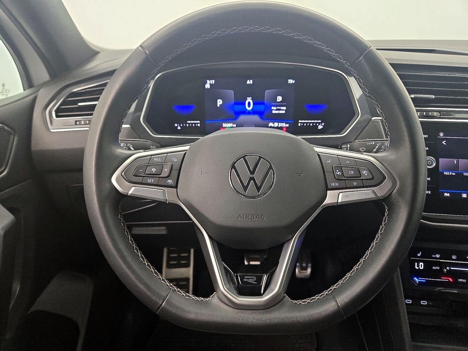 2023 Volkswagen Tiguan SE R-LINE BLACK - Photo 11