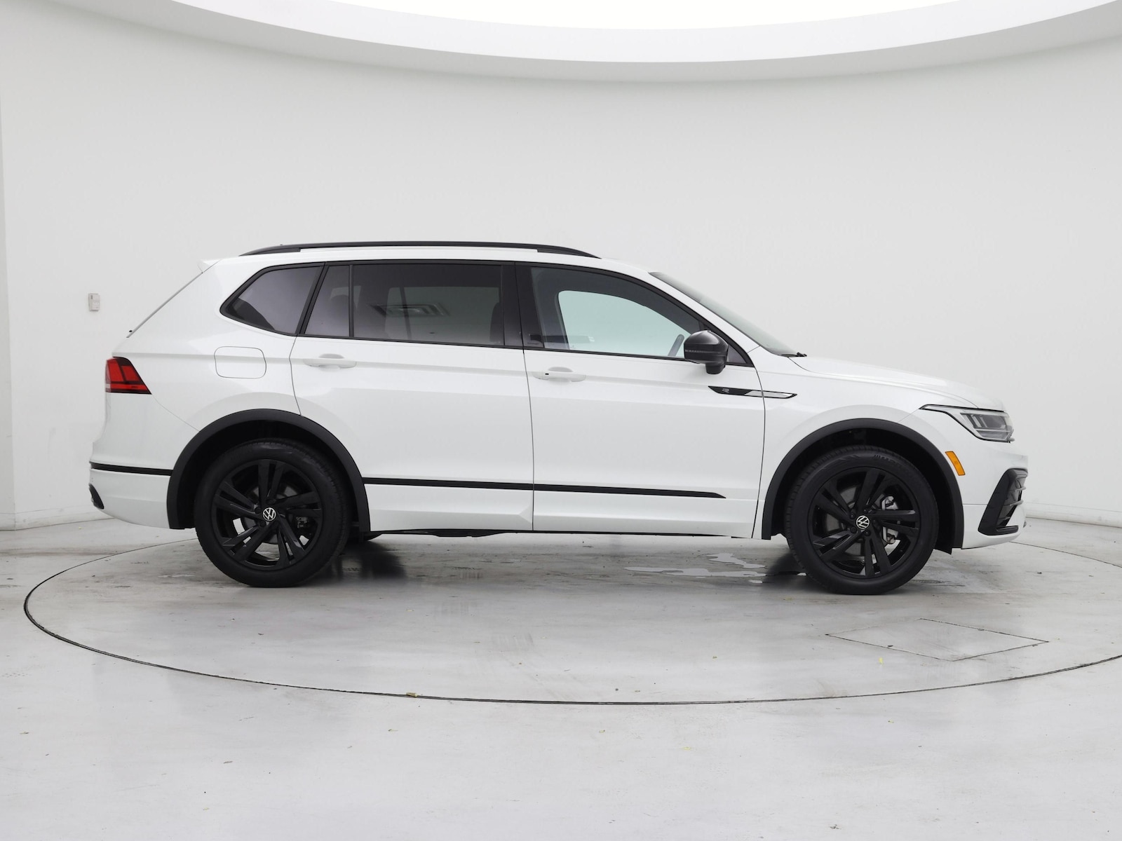 2023 Volkswagen Tiguan SE R-LINE BLACK - Photo 8