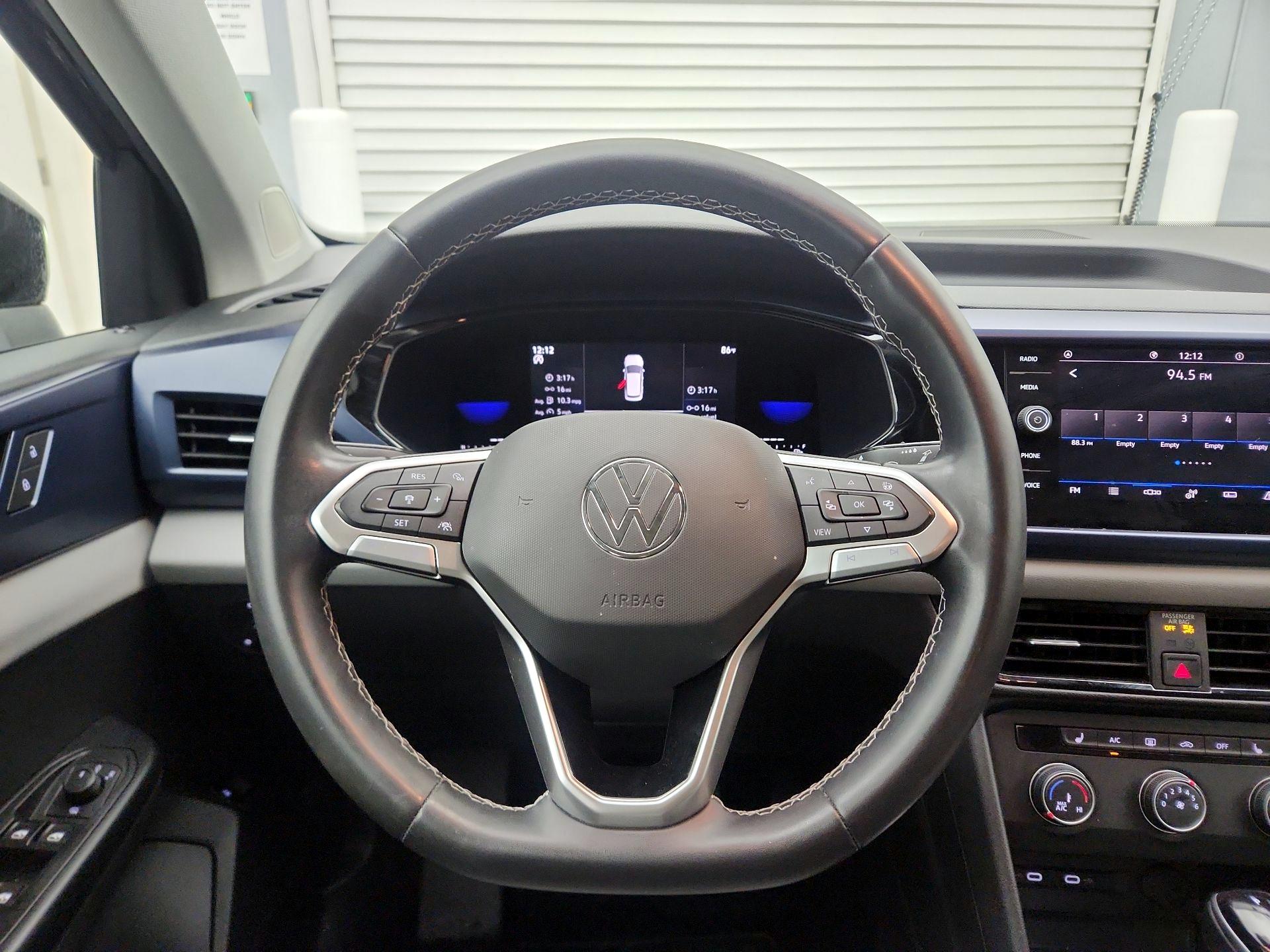 Thumbnail: 2022 Volkswagen Taos - 10