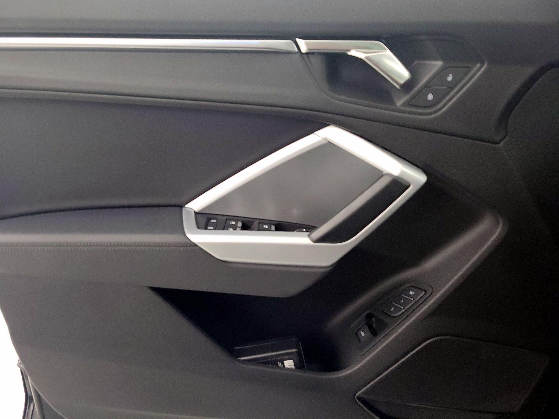 Thumbnail: 2023 Audi Q3 - 12