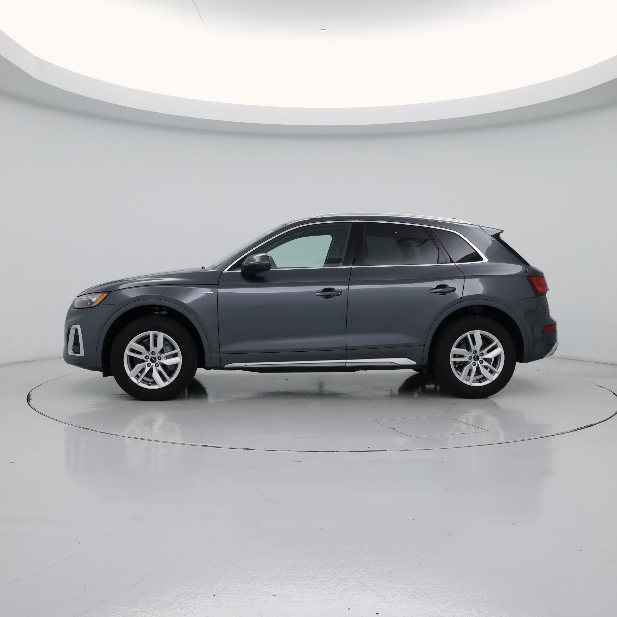 Thumbnail: 2023 Audi Q5 - 3