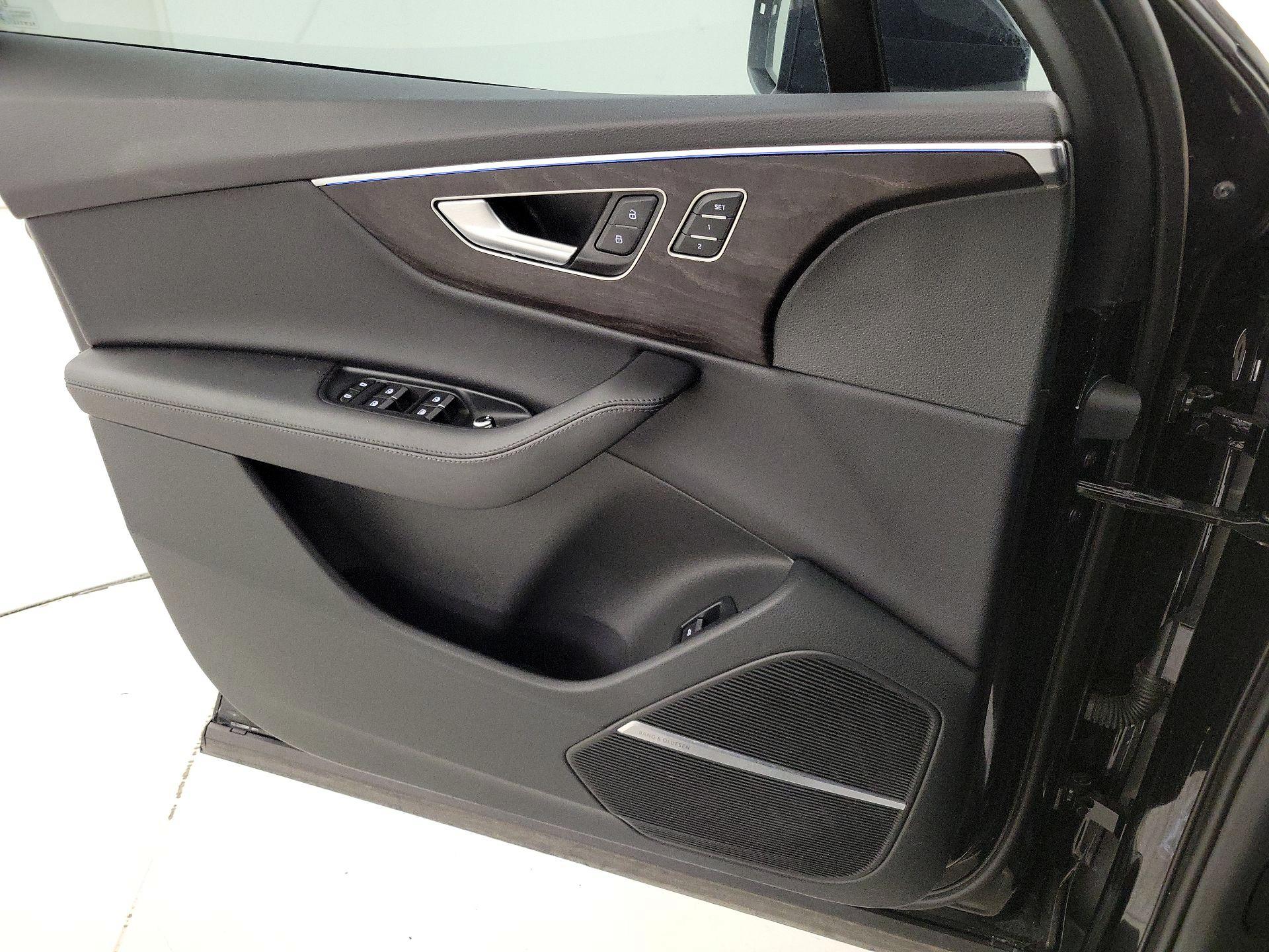 Thumbnail: 2023 Audi Q7 - 12