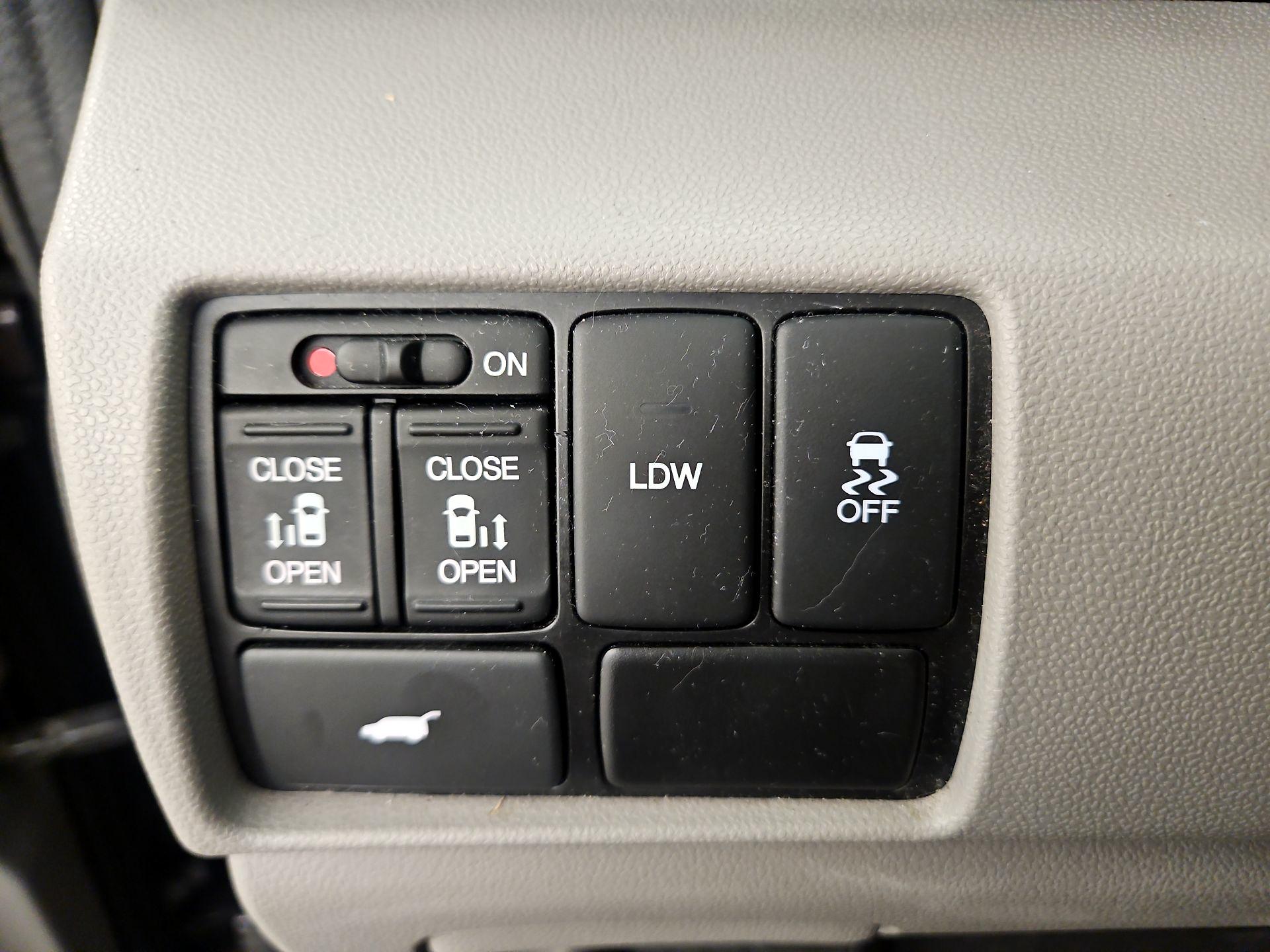 Thumbnail: 2016 Honda Odyssey - 13