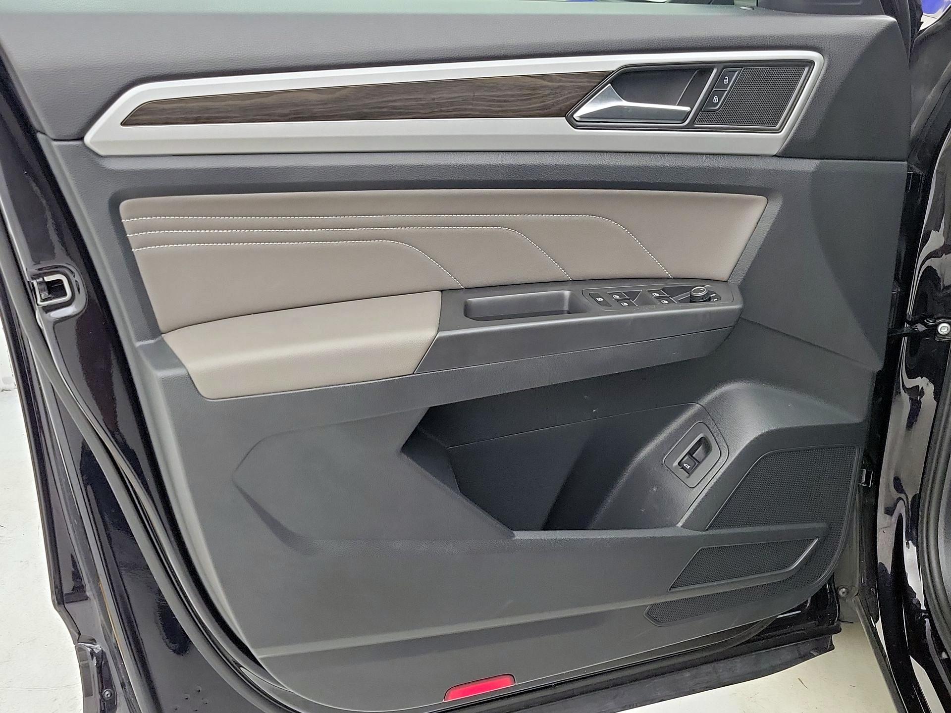 Thumbnail: 2023 Volkswagen Atlas - 12