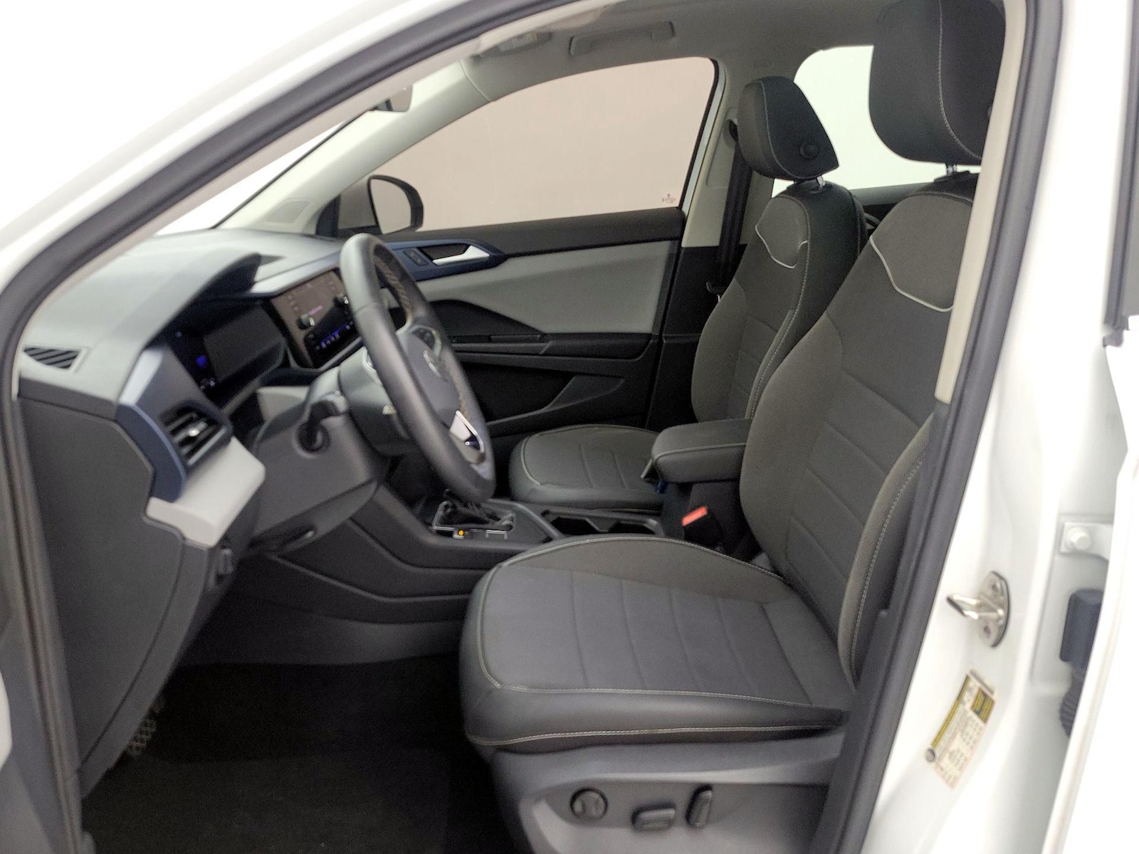 2023 Volkswagen Taos SE - Photo 12