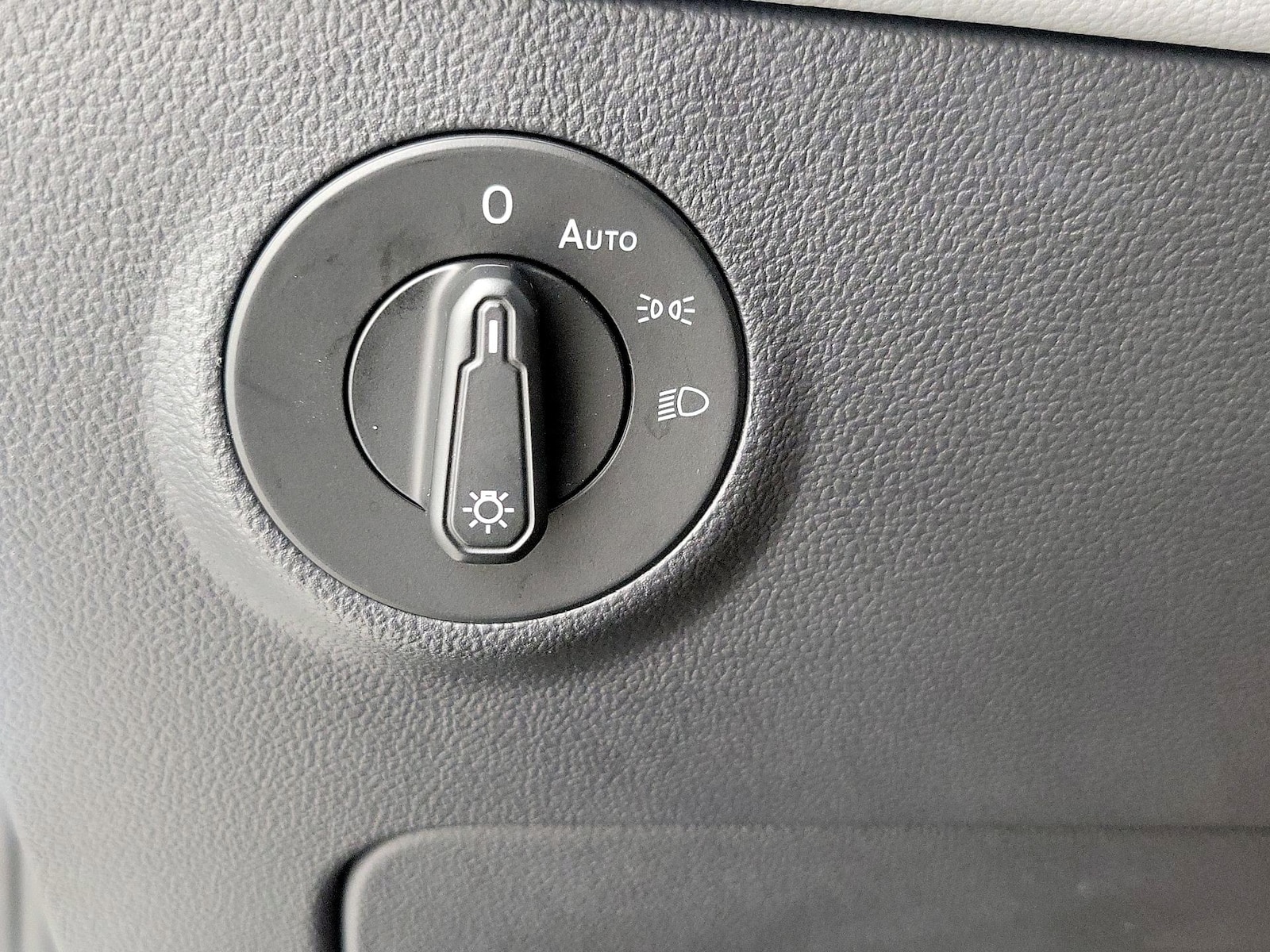 2023 Volkswagen Taos SE - Photo 14