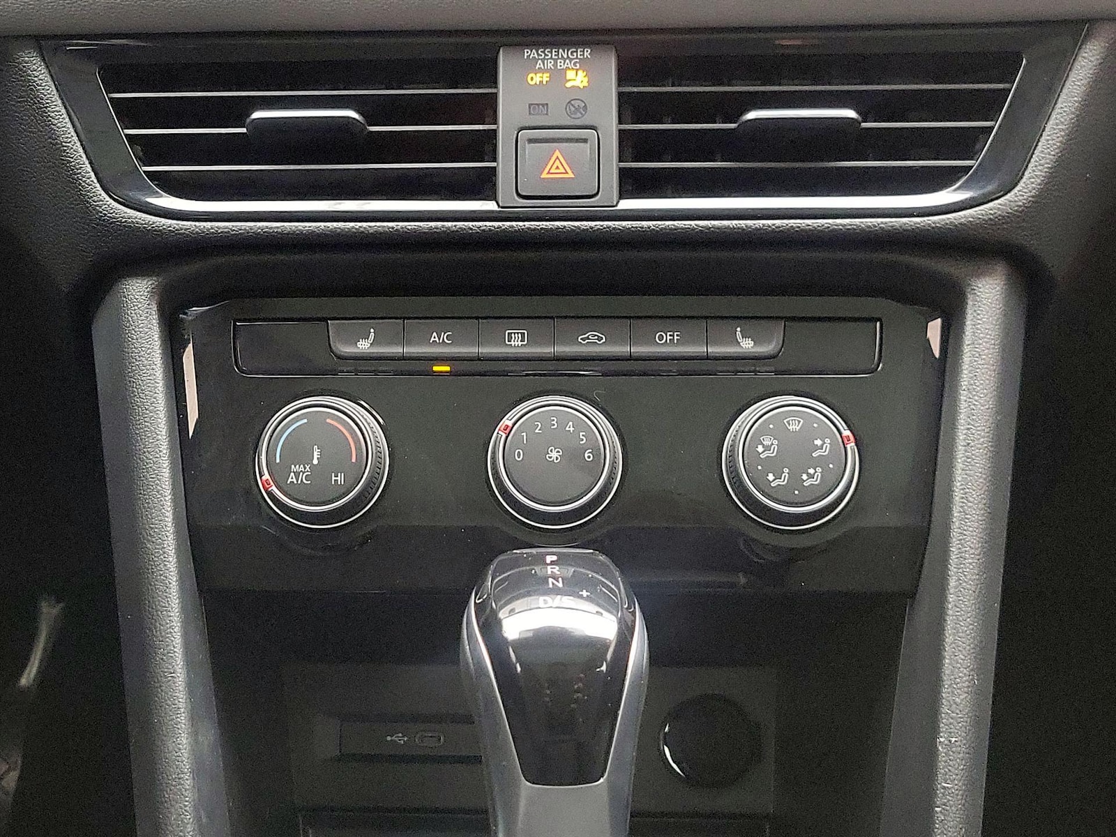 2023 Volkswagen Taos SE - Photo 17