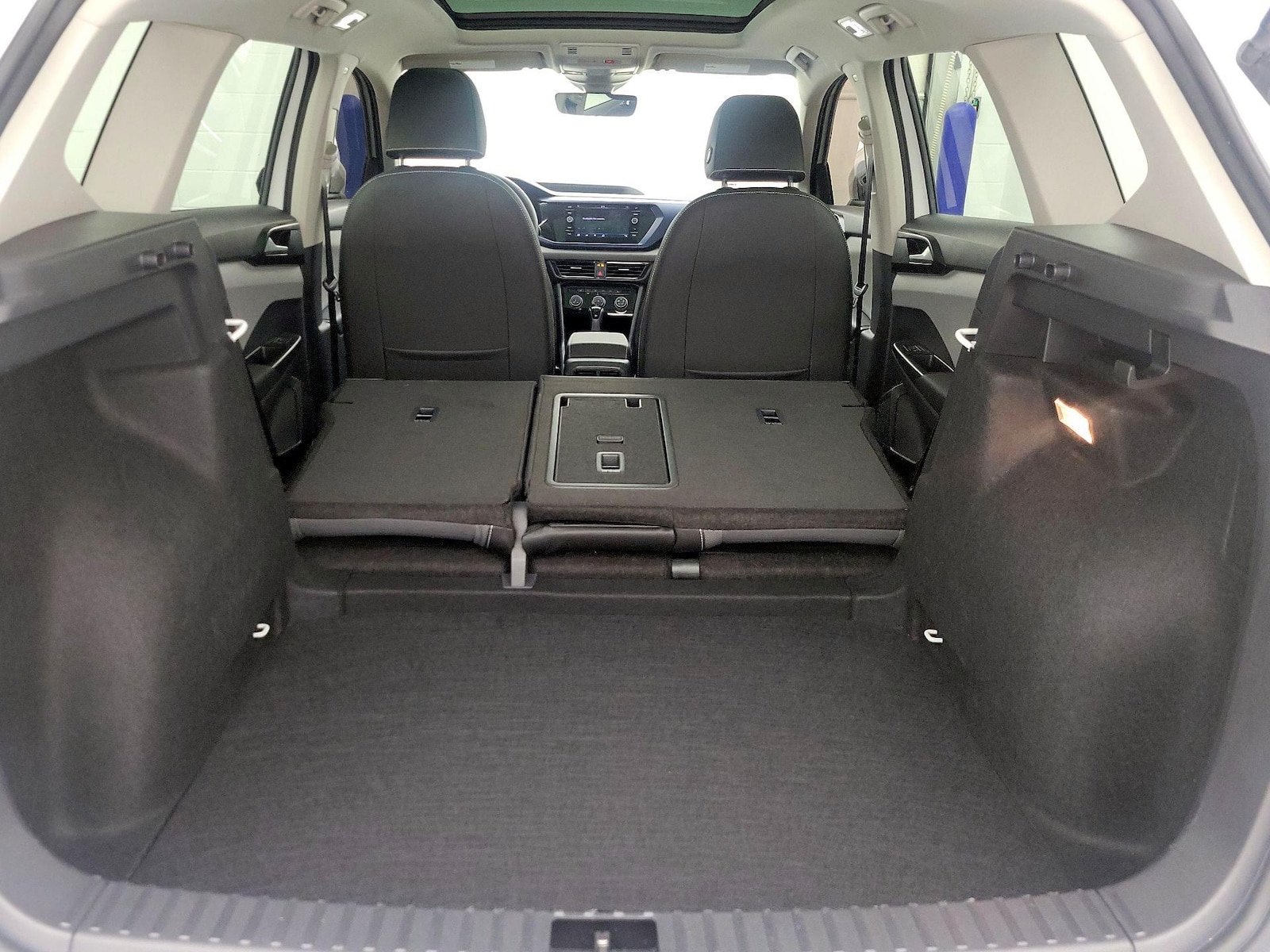 2023 Volkswagen Taos SE - Photo 23