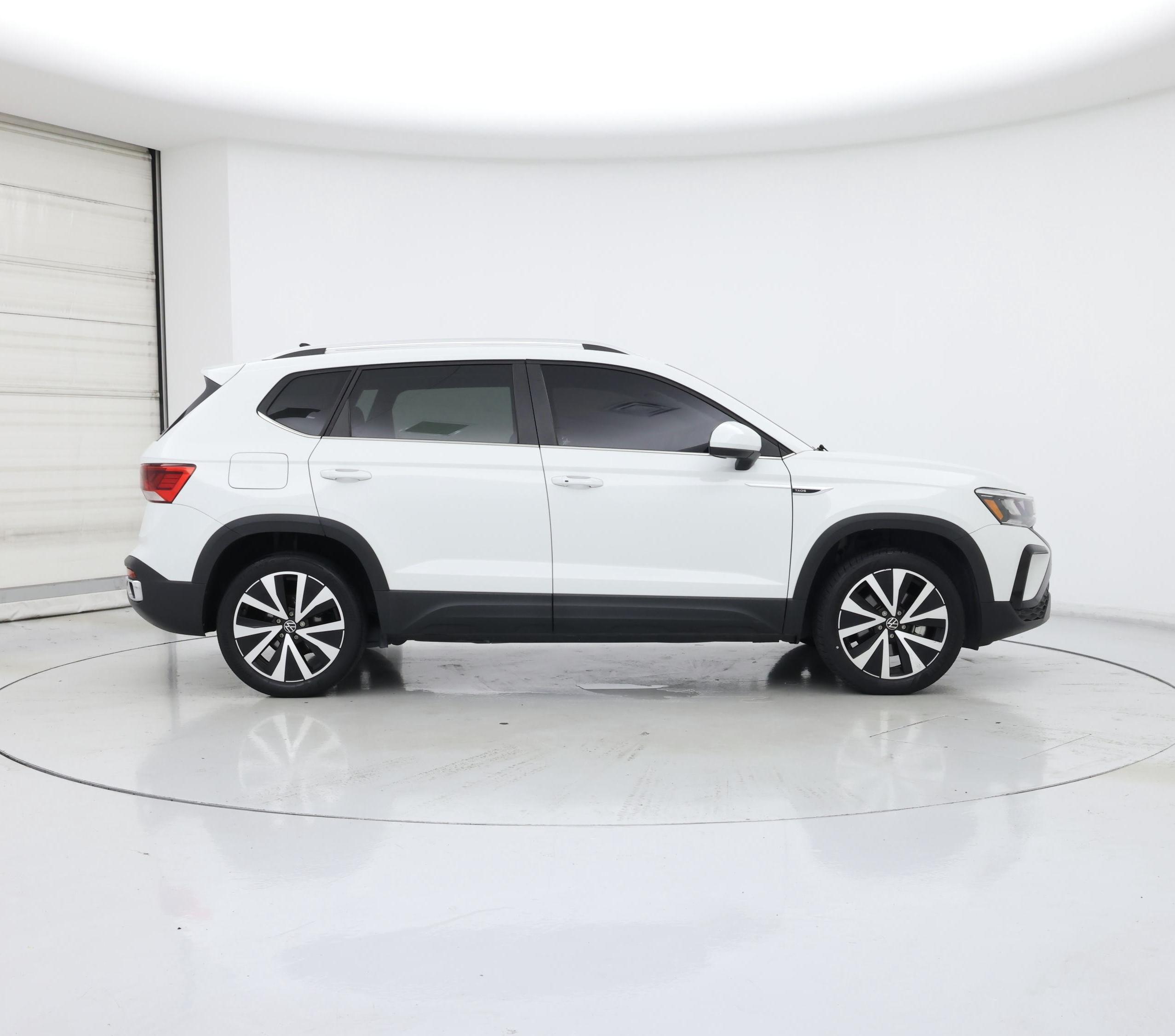 Thumbnail: 2023 Volkswagen Taos - 7
