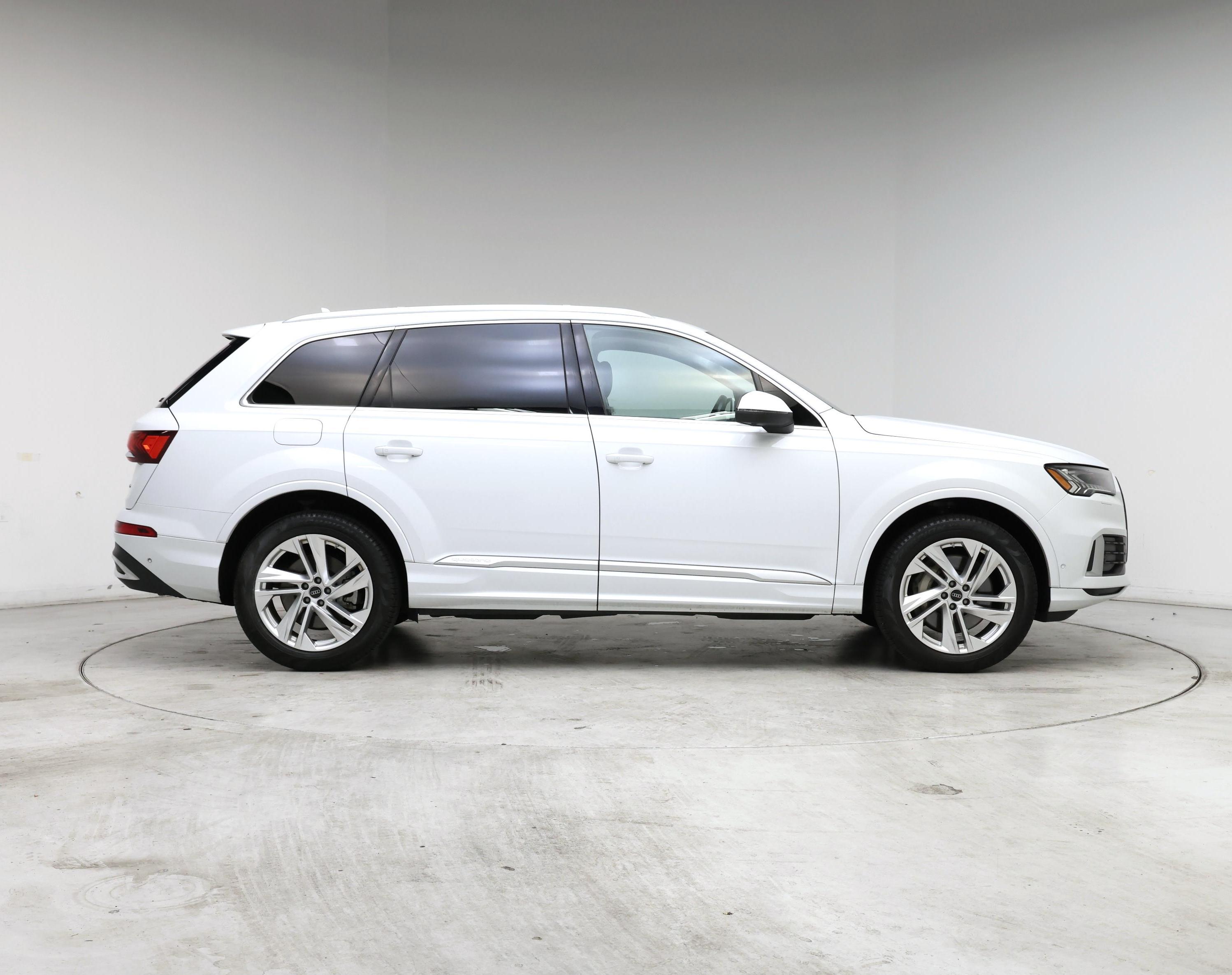 Thumbnail: 2023 Audi Q7 - 7