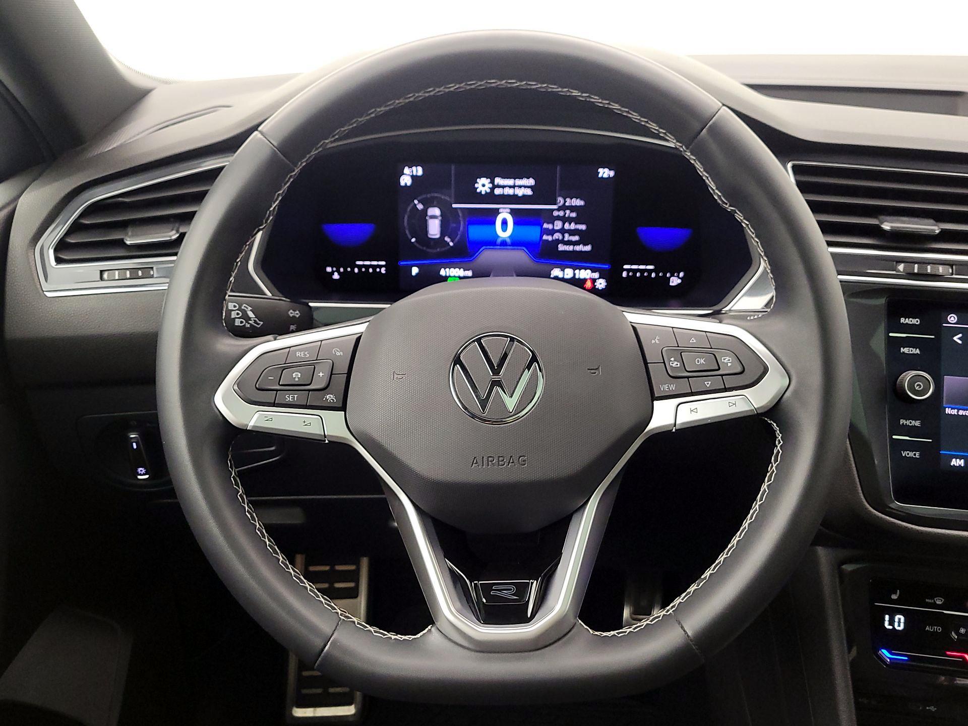 Thumbnail: 2023 Volkswagen Tiguan - 10