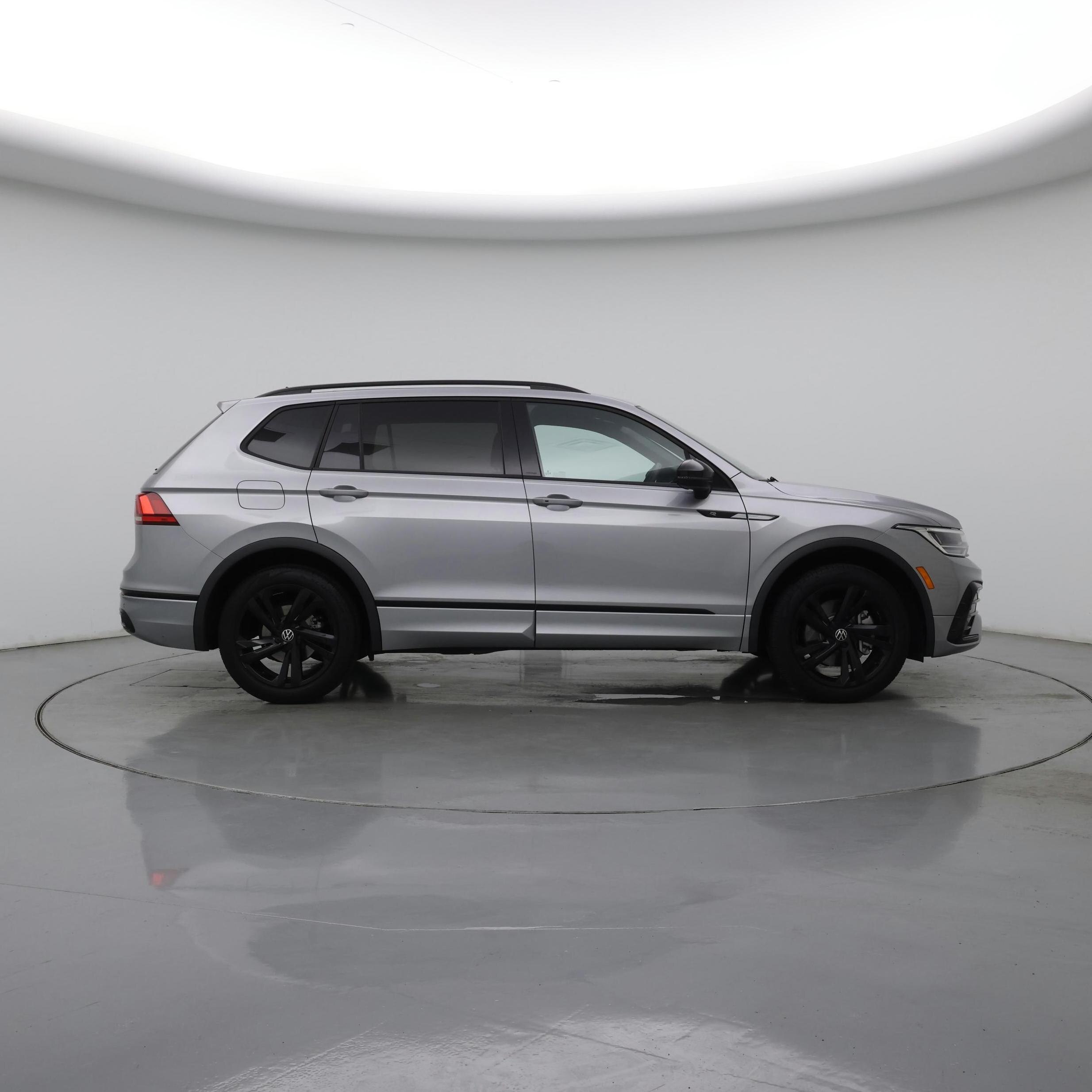 Thumbnail: 2023 Volkswagen Tiguan - 7