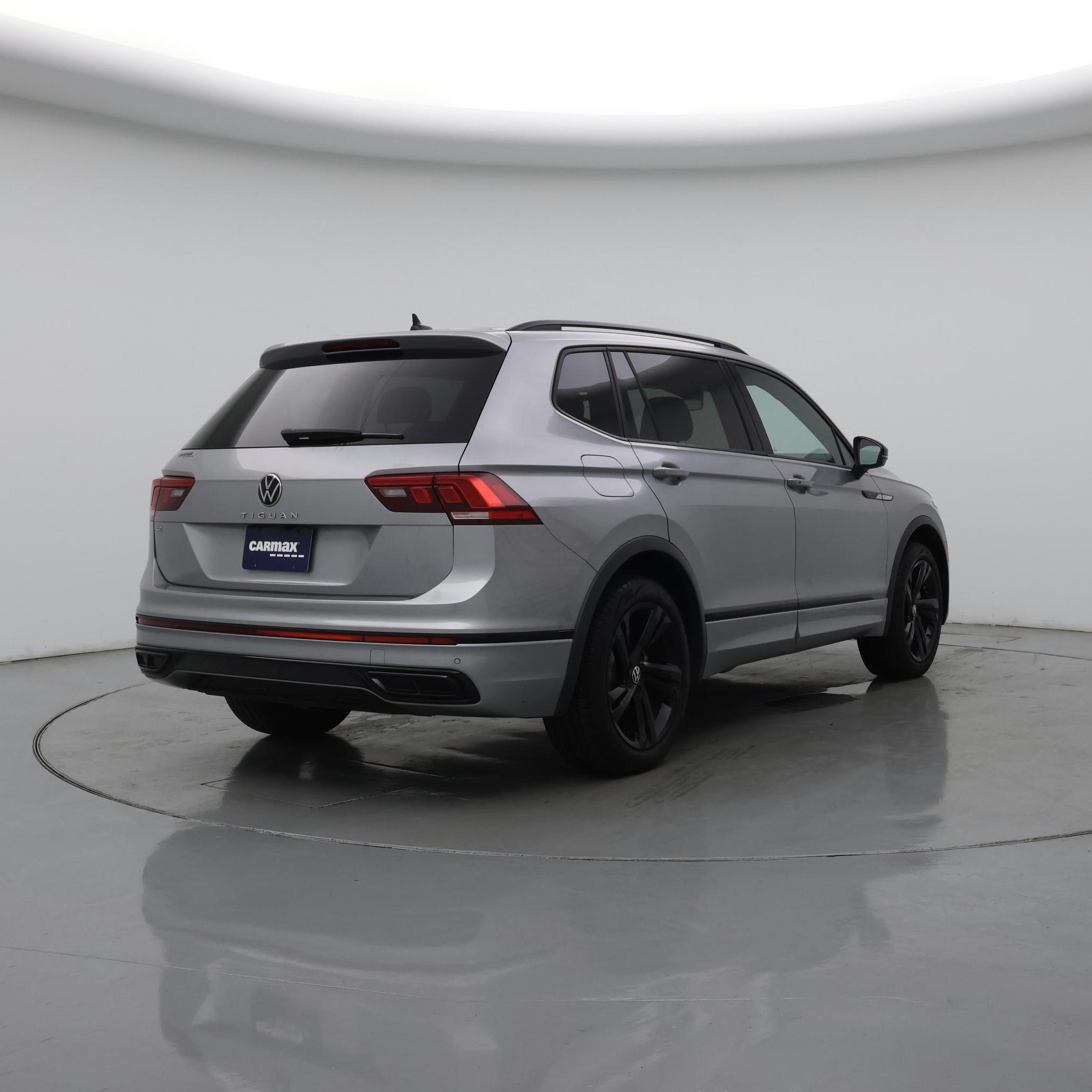 Thumbnail: 2023 Volkswagen Tiguan - 8
