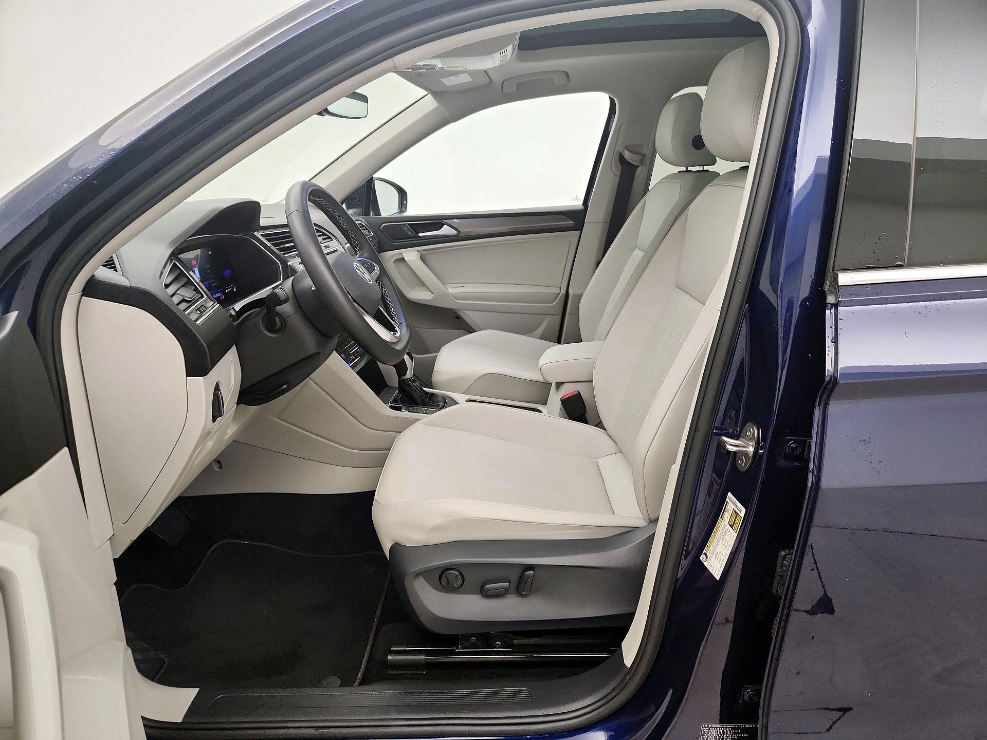 Thumbnail: 2023 Volkswagen Tiguan - 11